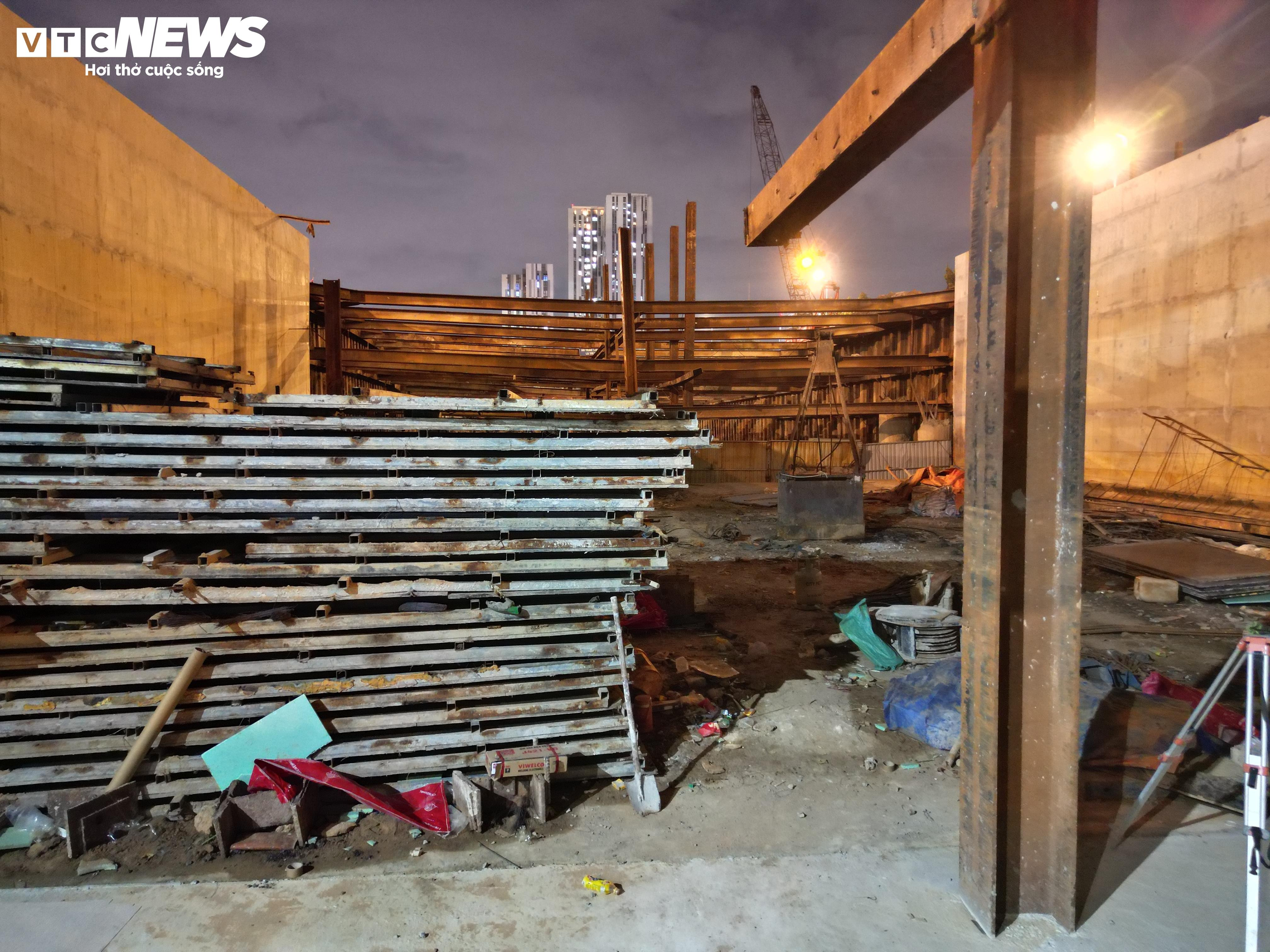 Công nhân thi công xuyên Tết ở dự án trọng điểm của TP.HCM - 3