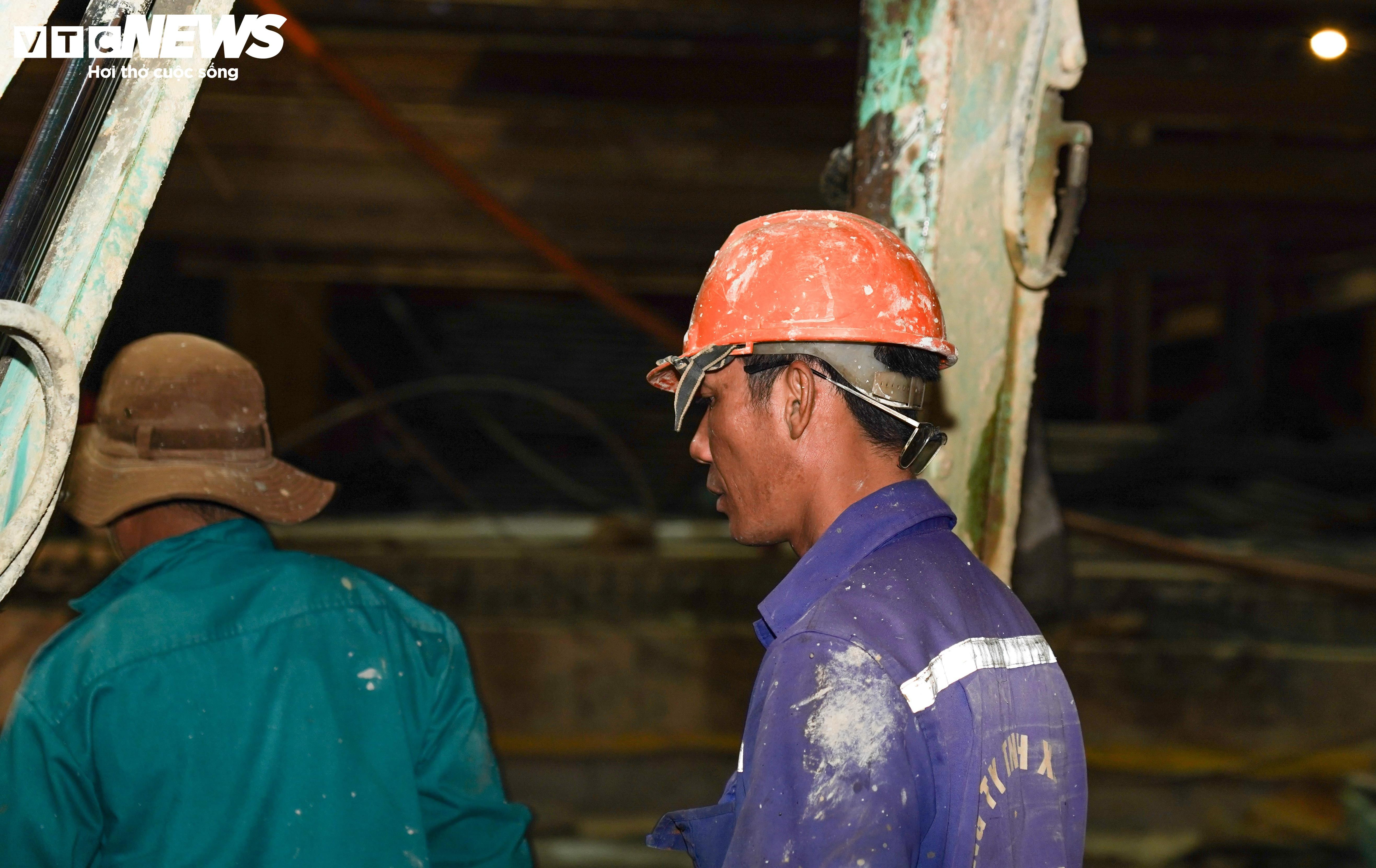 Công nhân thi công xuyên Tết ở dự án trọng điểm của TP.HCM - 10