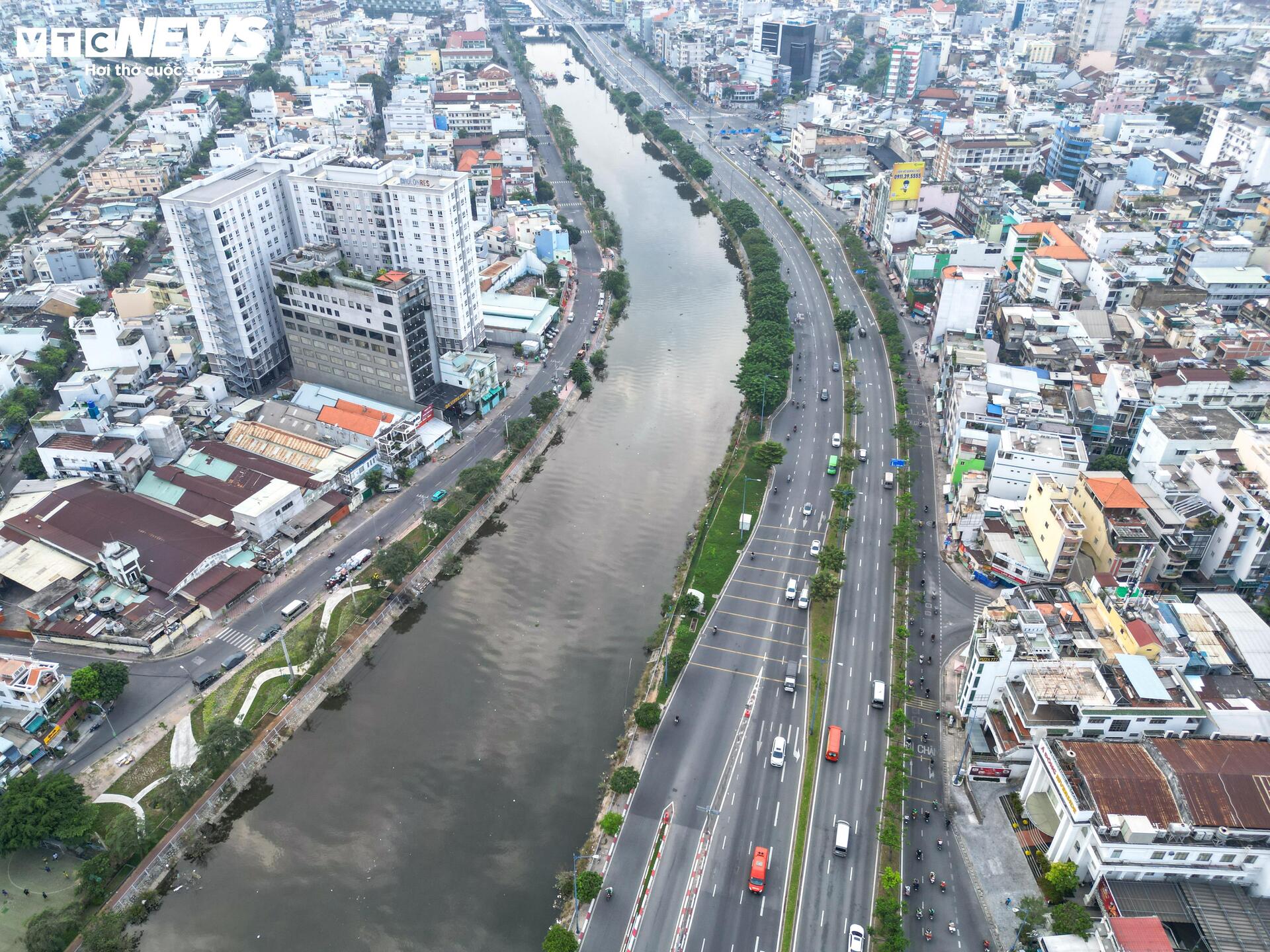 Ngày 27 Tết, đường phố TP.HCM không còn cảnh 'kẹt xe không lối thoát' - 1