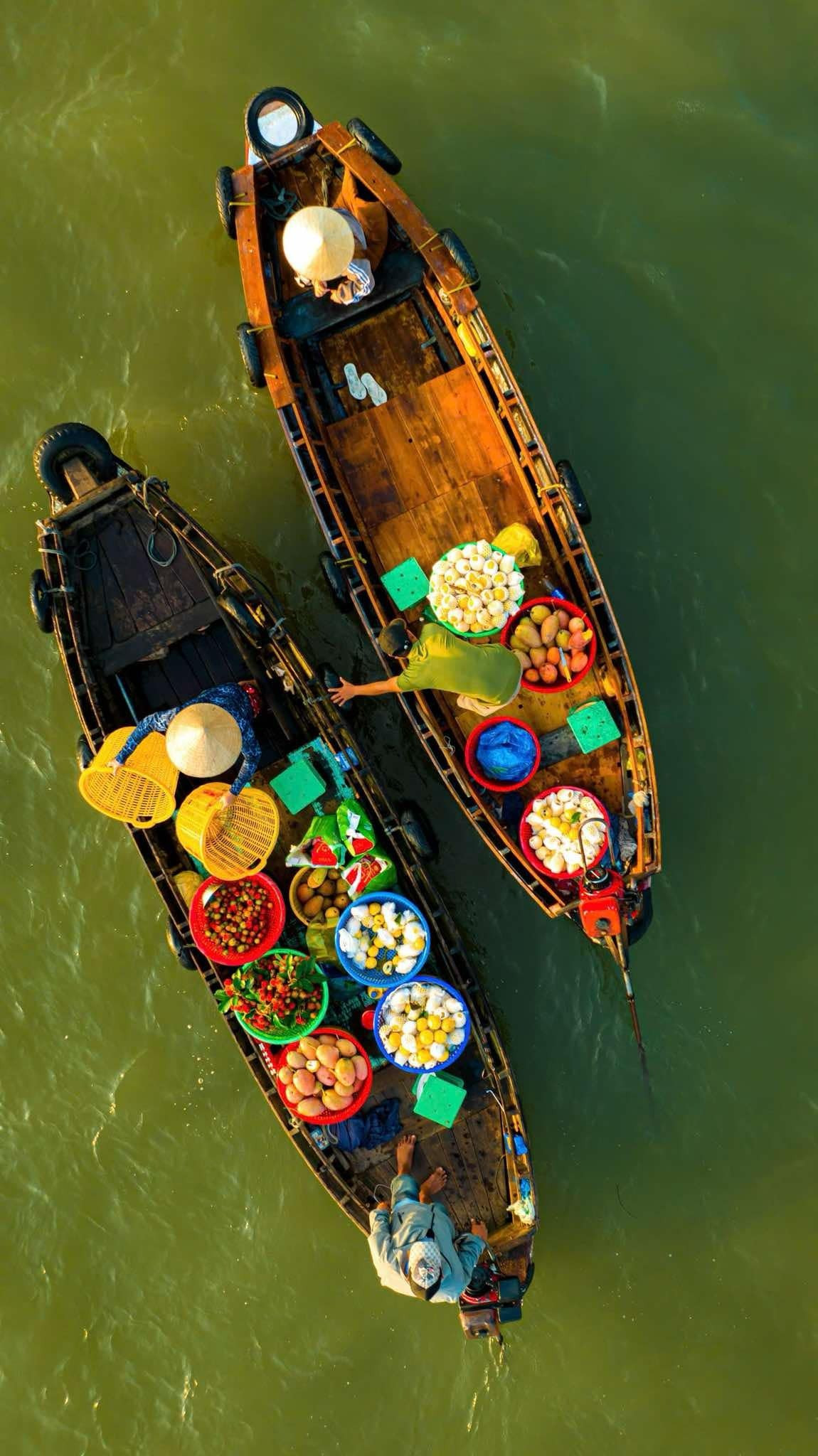 Ghe thuyền đầy ắp rau trái, chợ nổi Cái Răng rực rỡ ngày Tết - 5