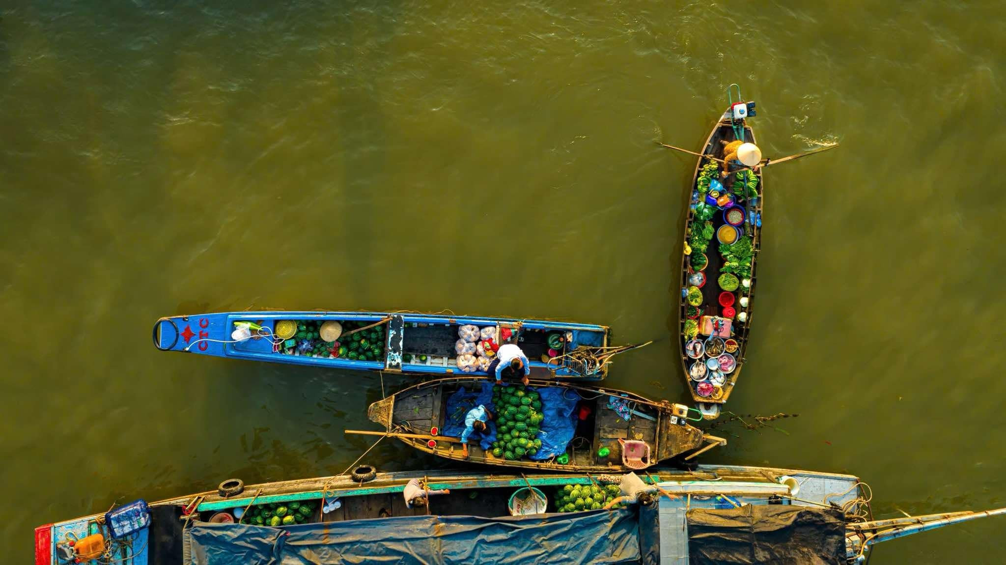 Ghe thuyền đầy ắp rau trái, chợ nổi Cái Răng rực rỡ ngày Tết - 17