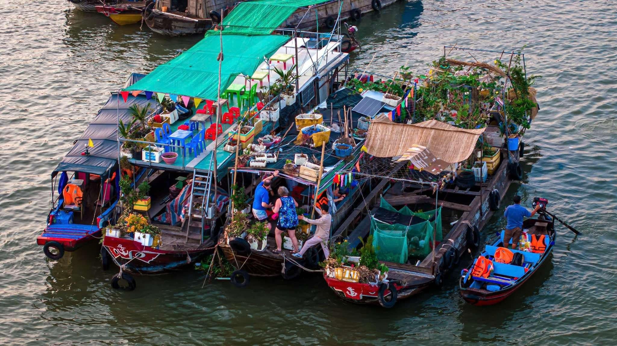 Ghe thuyền đầy ắp rau trái, chợ nổi Cái Răng rực rỡ ngày Tết - 14