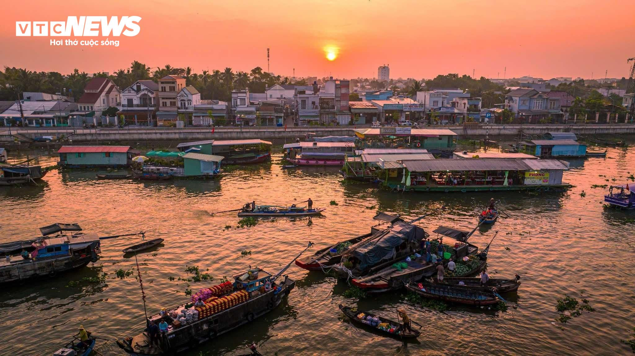 Ghe thuyền đầy ắp rau trái, chợ nổi Cái Răng rực rỡ ngày Tết - 22