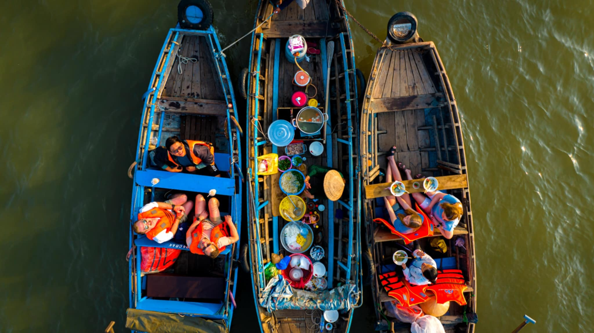 Ghe thuyền đầy ắp rau trái, chợ nổi Cái Răng rực rỡ ngày Tết - 15