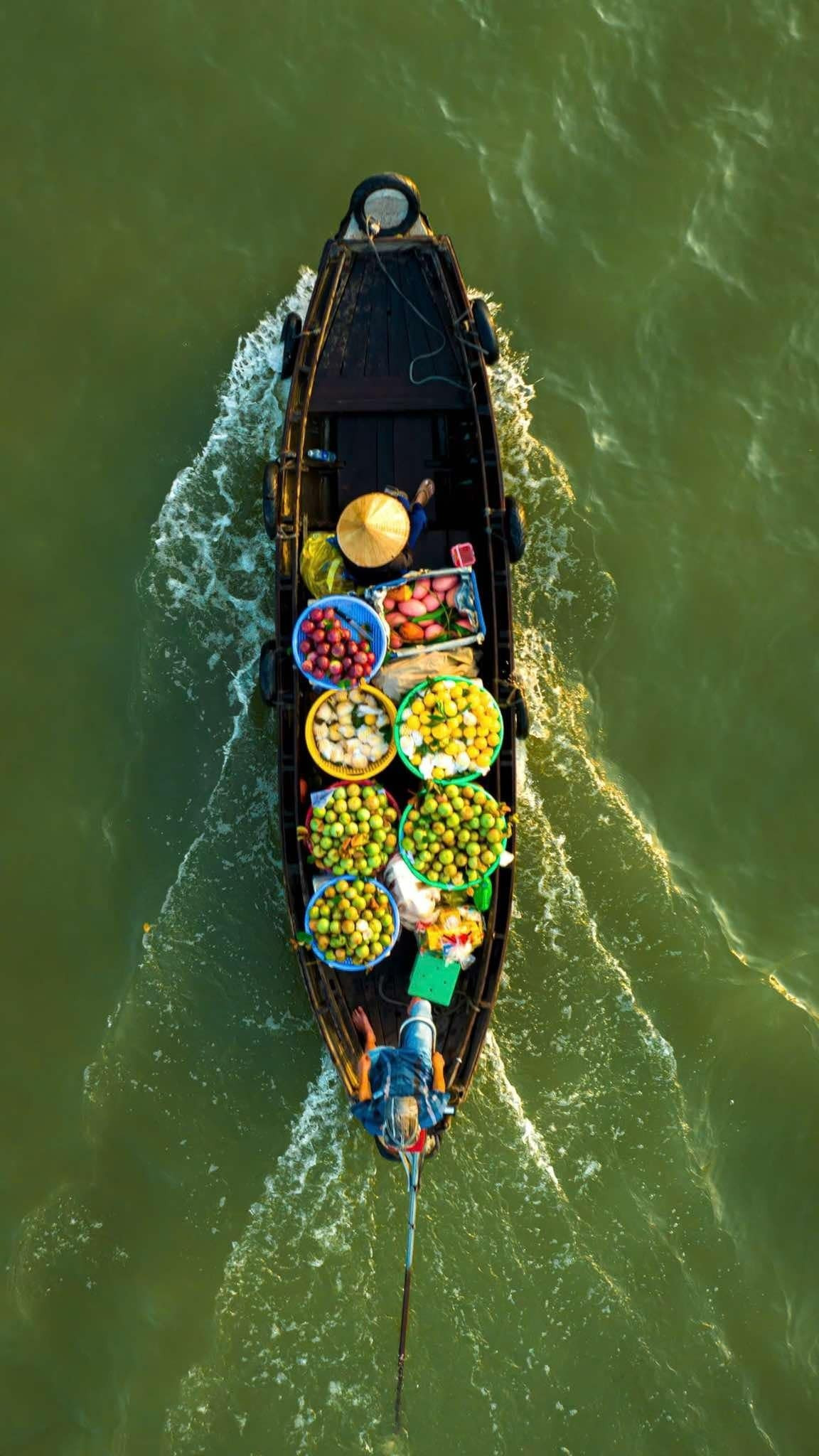 Ghe thuyền đầy ắp rau trái, chợ nổi Cái Răng rực rỡ ngày Tết - 9