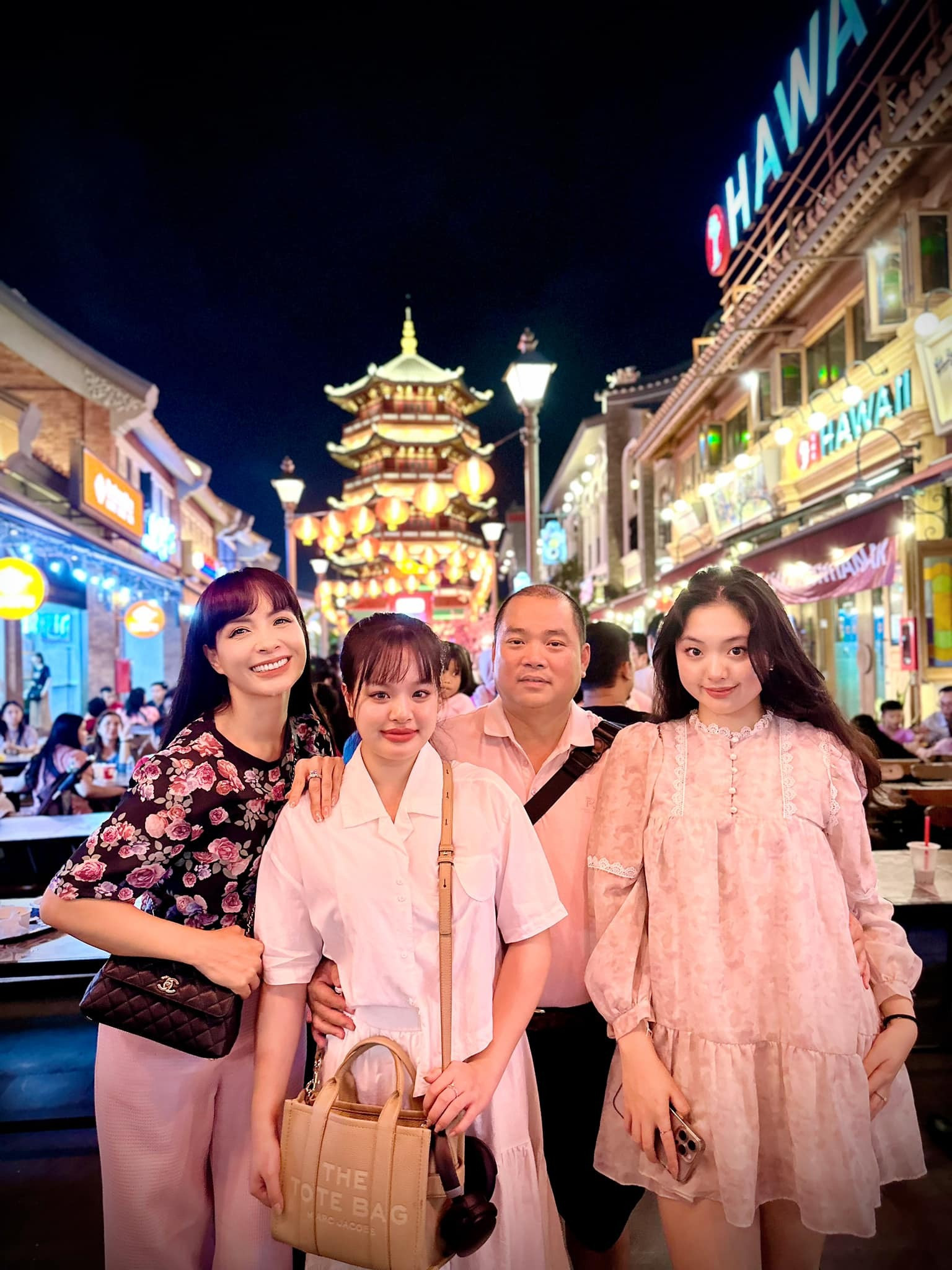 Sao Việt 2/2: Đặng Thu Thảo khoe nhà sang trọng, Hồng Đào trẻ đẹp bên 2 con gái - 18