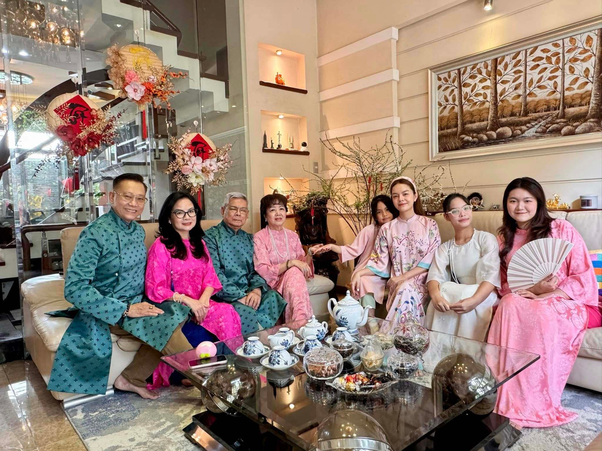 Sao Việt 2/2: Đặng Thu Thảo khoe nhà sang trọng, Hồng Đào trẻ đẹp bên 2 con gái - 8