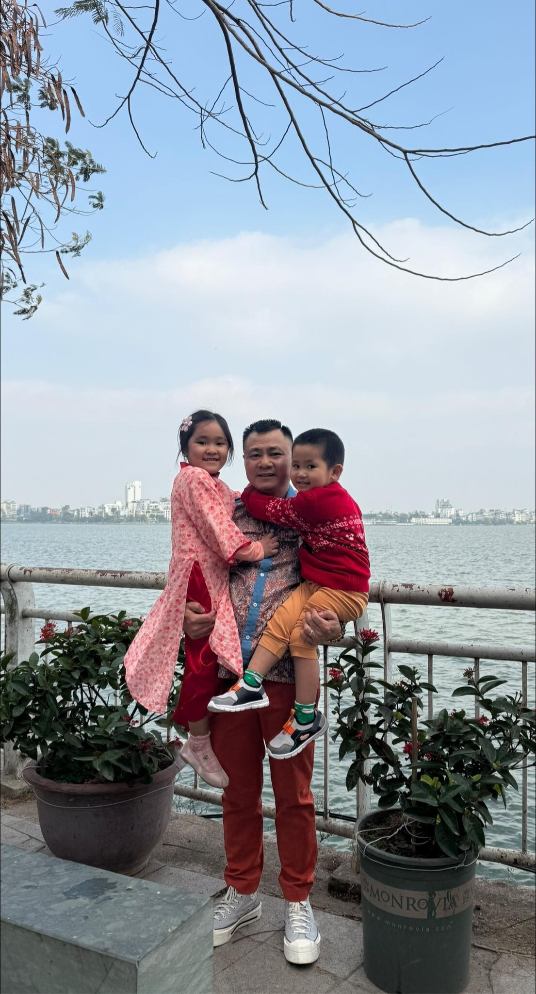 Sao Việt 3/2: Cường Đô La đăng ảnh với mẹ, vợ chồng Minh Hằng vi vu ở Hong Kong - 15