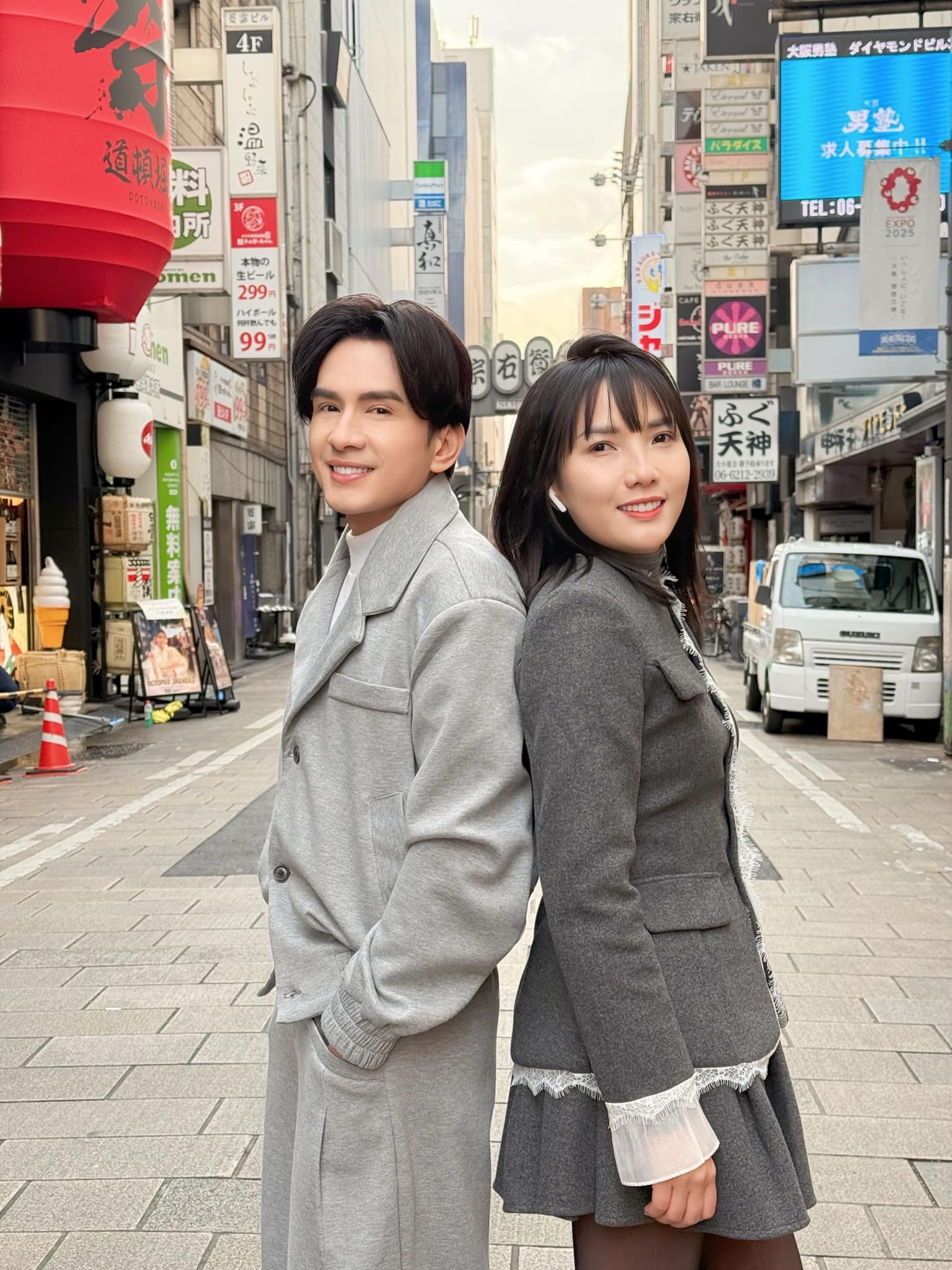 Sao Việt 3/2: Cường Đô La đăng ảnh với mẹ, vợ chồng Minh Hằng vi vu ở Hong Kong - 10