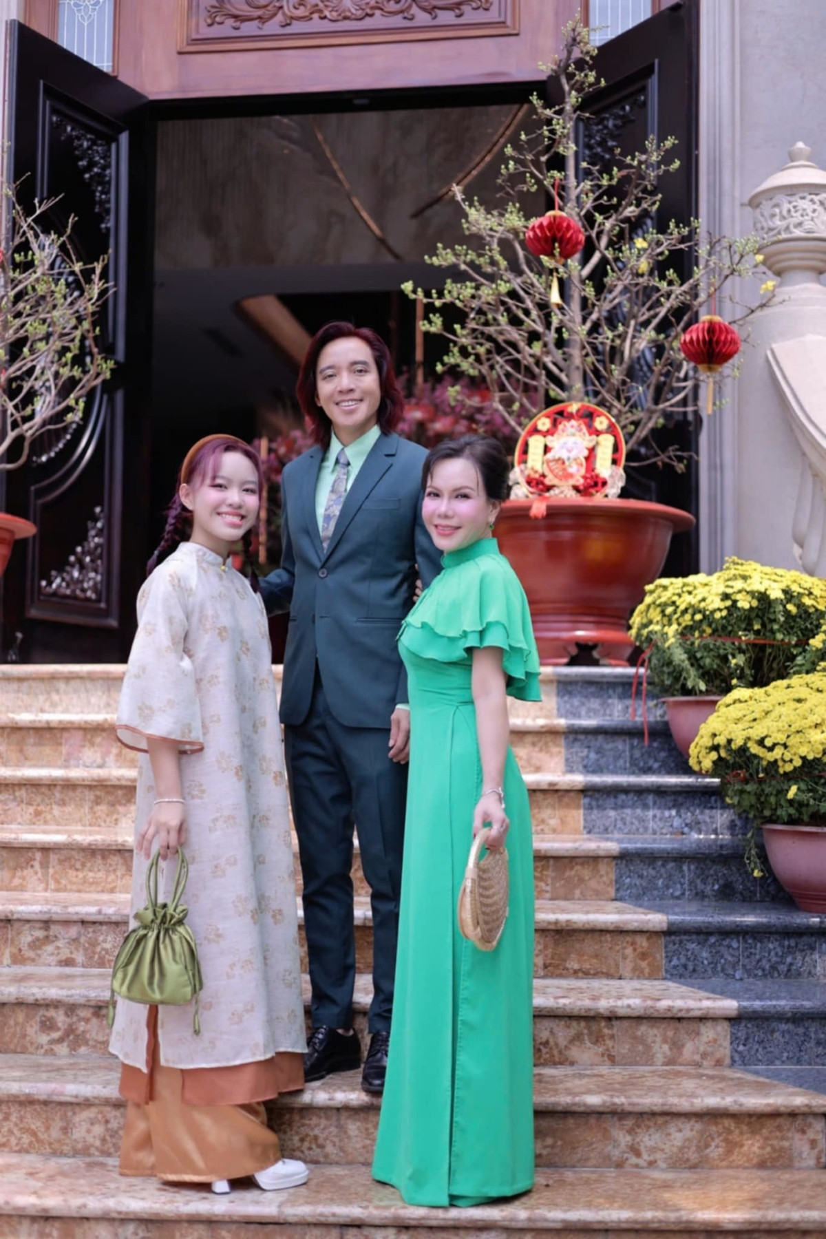 Sao Việt 3/2: Cường Đô La đăng ảnh với mẹ, vợ chồng Minh Hằng vi vu ở Hong Kong - 14