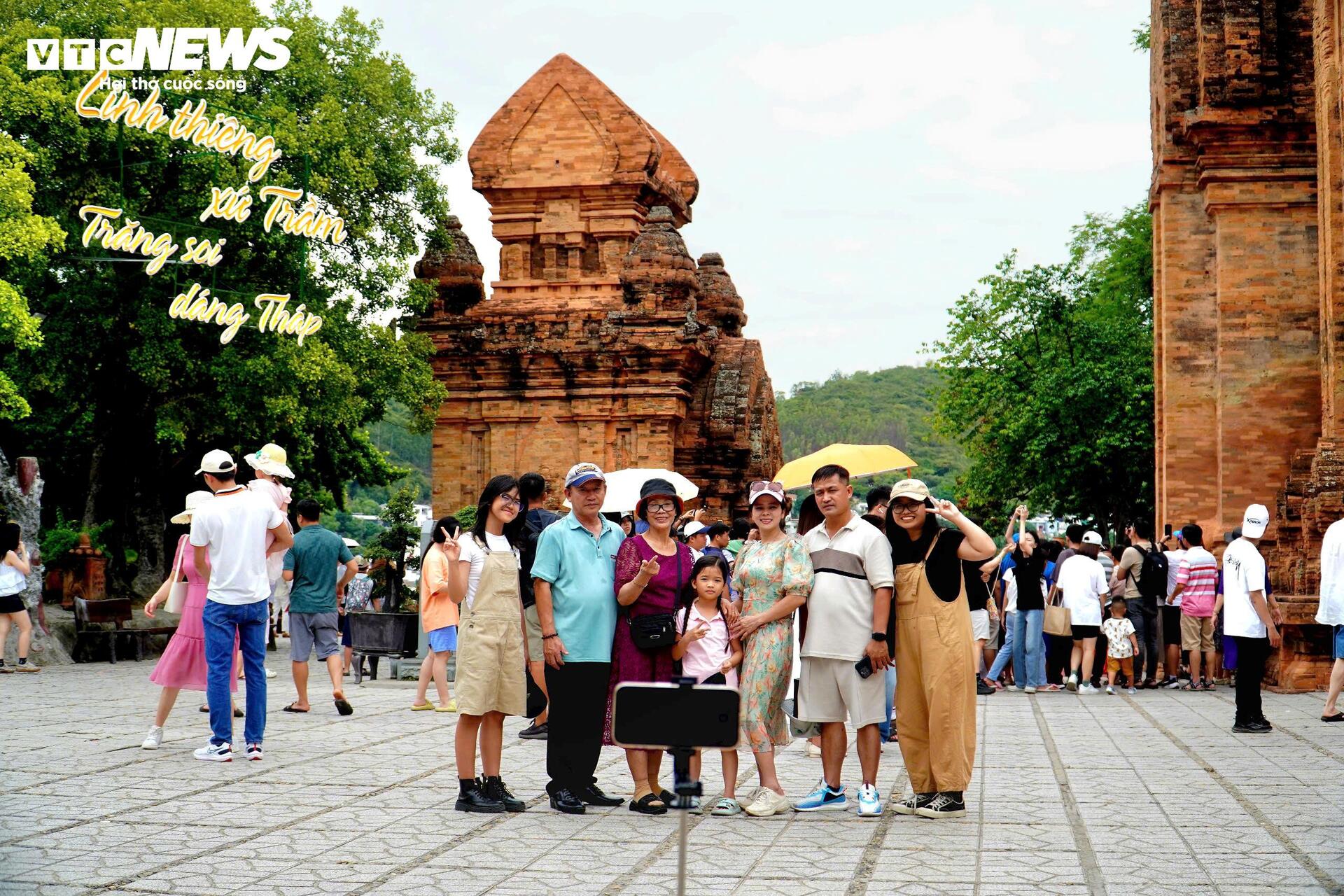 Cận cảnh Tháp Bà Ponagar ở Nha Trang được xếp hạng di tích quốc gia đặc biệt - 11