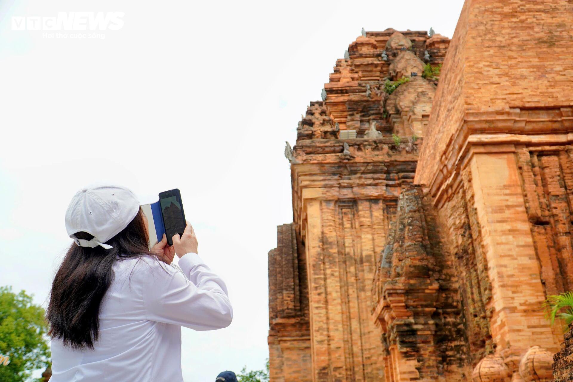 Cận cảnh Tháp Bà Ponagar ở Nha Trang được xếp hạng di tích quốc gia đặc biệt - 7