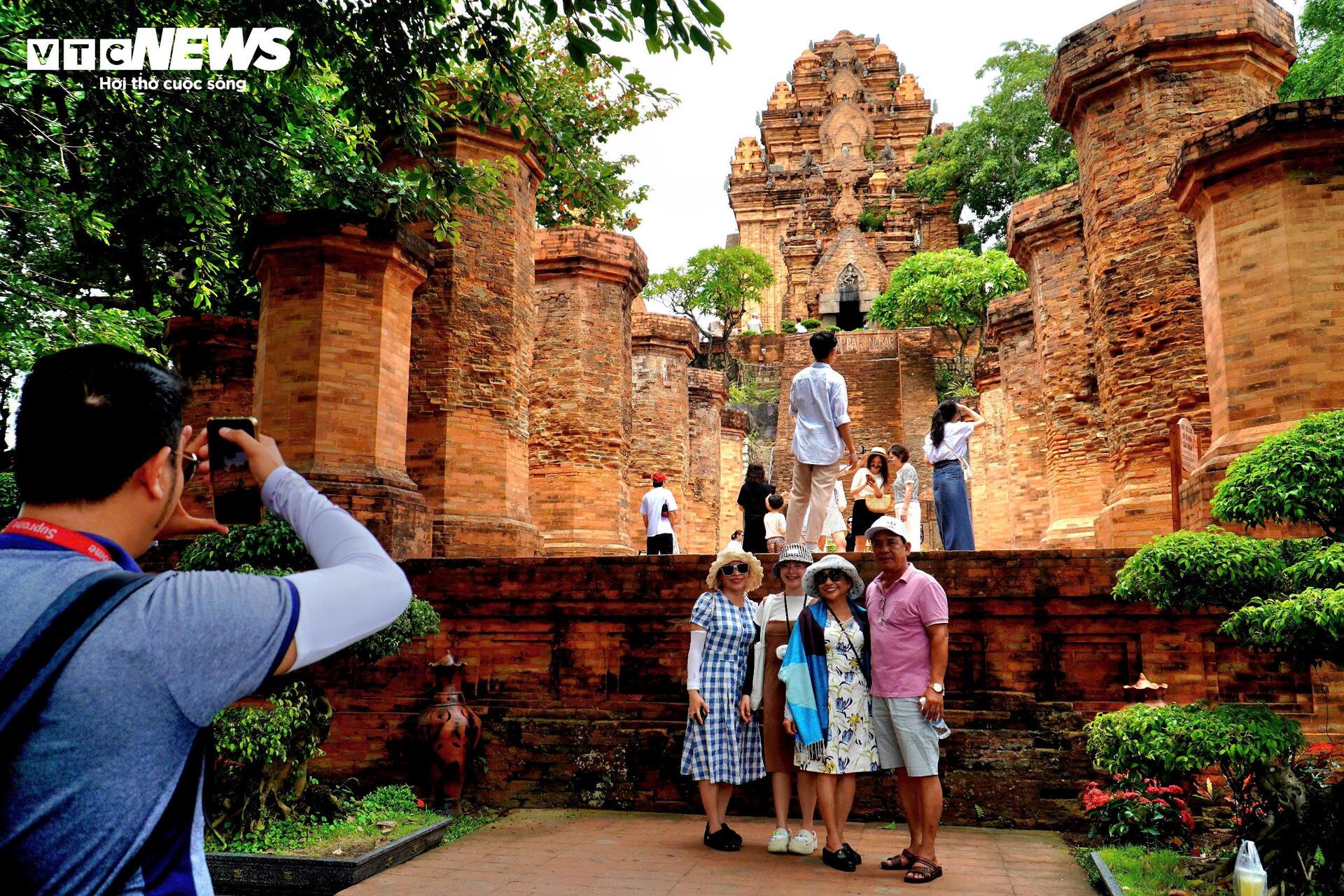Cận cảnh Tháp Bà Ponagar ở Nha Trang được xếp hạng di tích quốc gia đặc biệt - 10