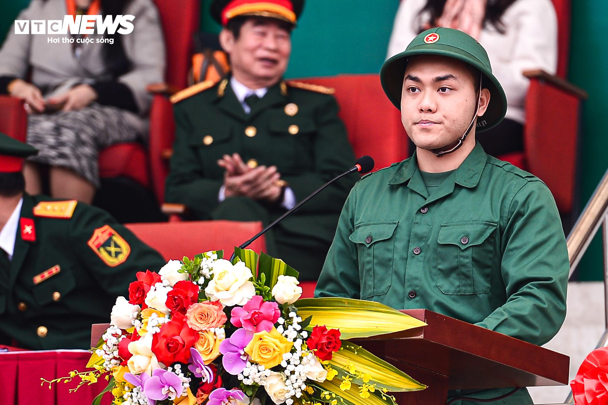 Về nước sau 3 năm du học Singapore, nam sinh rạng rỡ lên đường nhập ngũ - 7