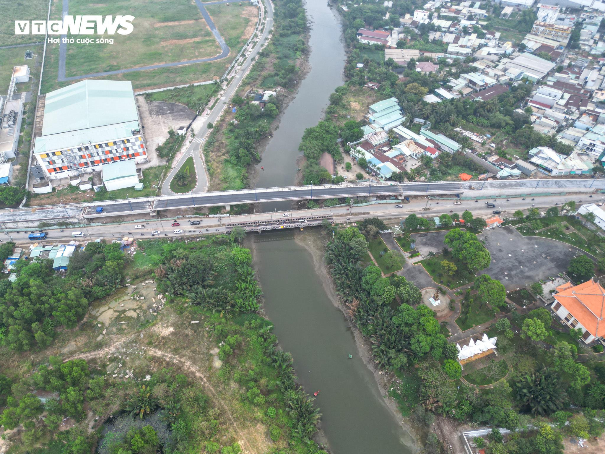 Cận cảnh cầu 700 tỷ đồng 'giải cứu' kẹt xe ở cửa ngõ phía Đông TP.HCM - 3