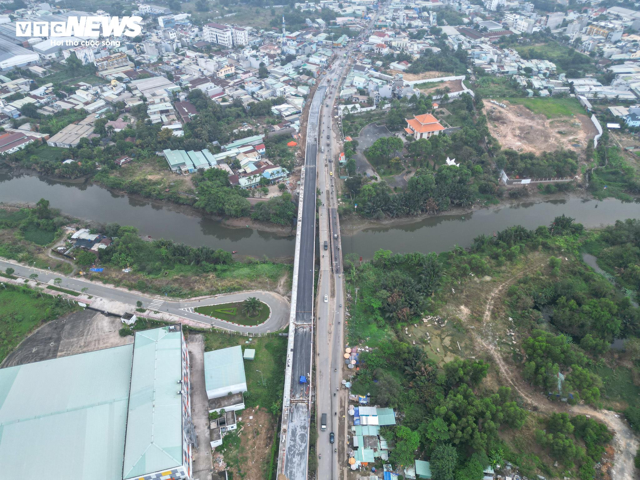 Cận cảnh cầu 700 tỷ đồng 'giải cứu' kẹt xe ở cửa ngõ phía Đông TP.HCM - 12