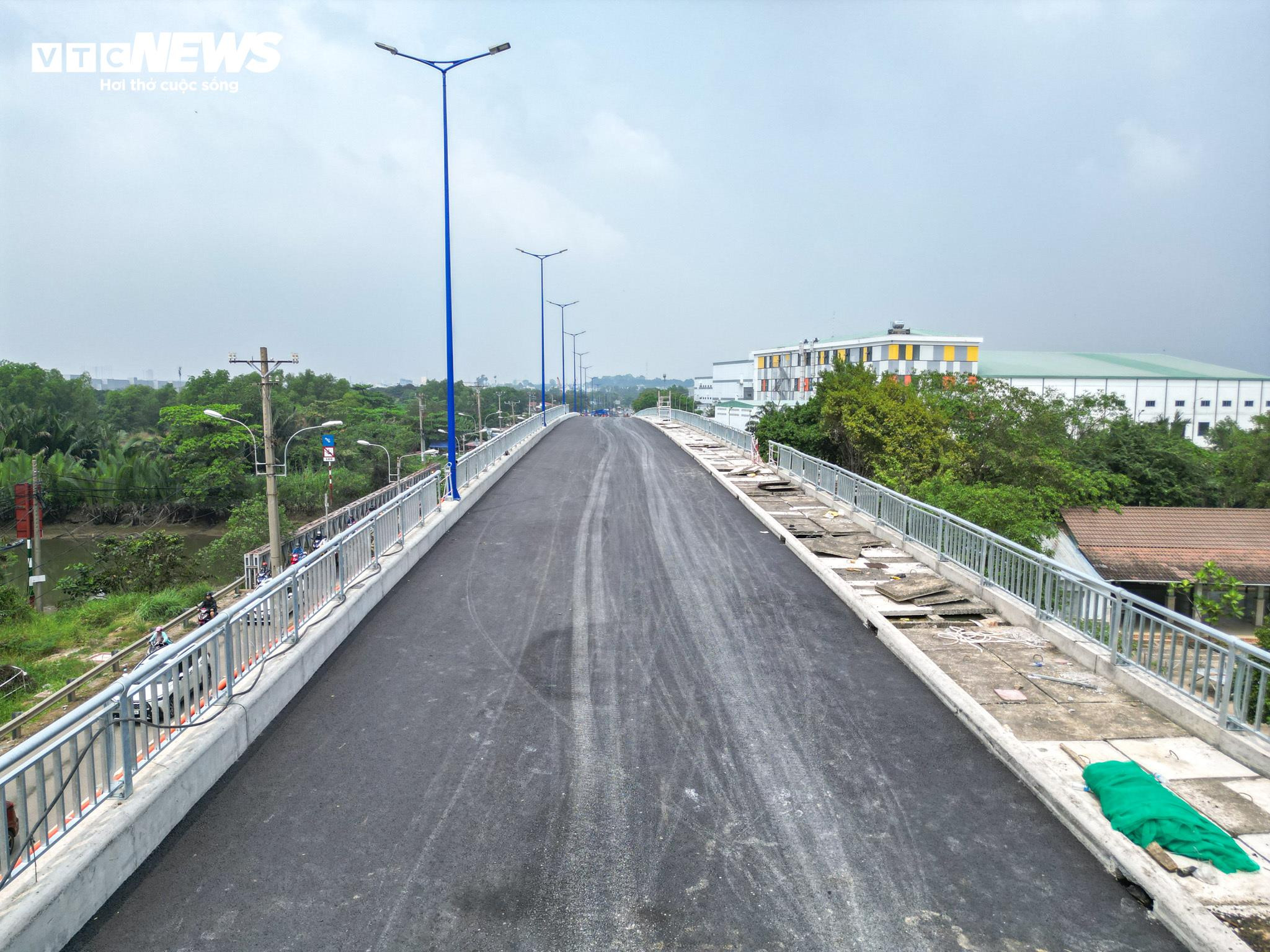 Cận cảnh cầu 700 tỷ đồng 'giải cứu' kẹt xe ở cửa ngõ phía Đông TP.HCM - 4