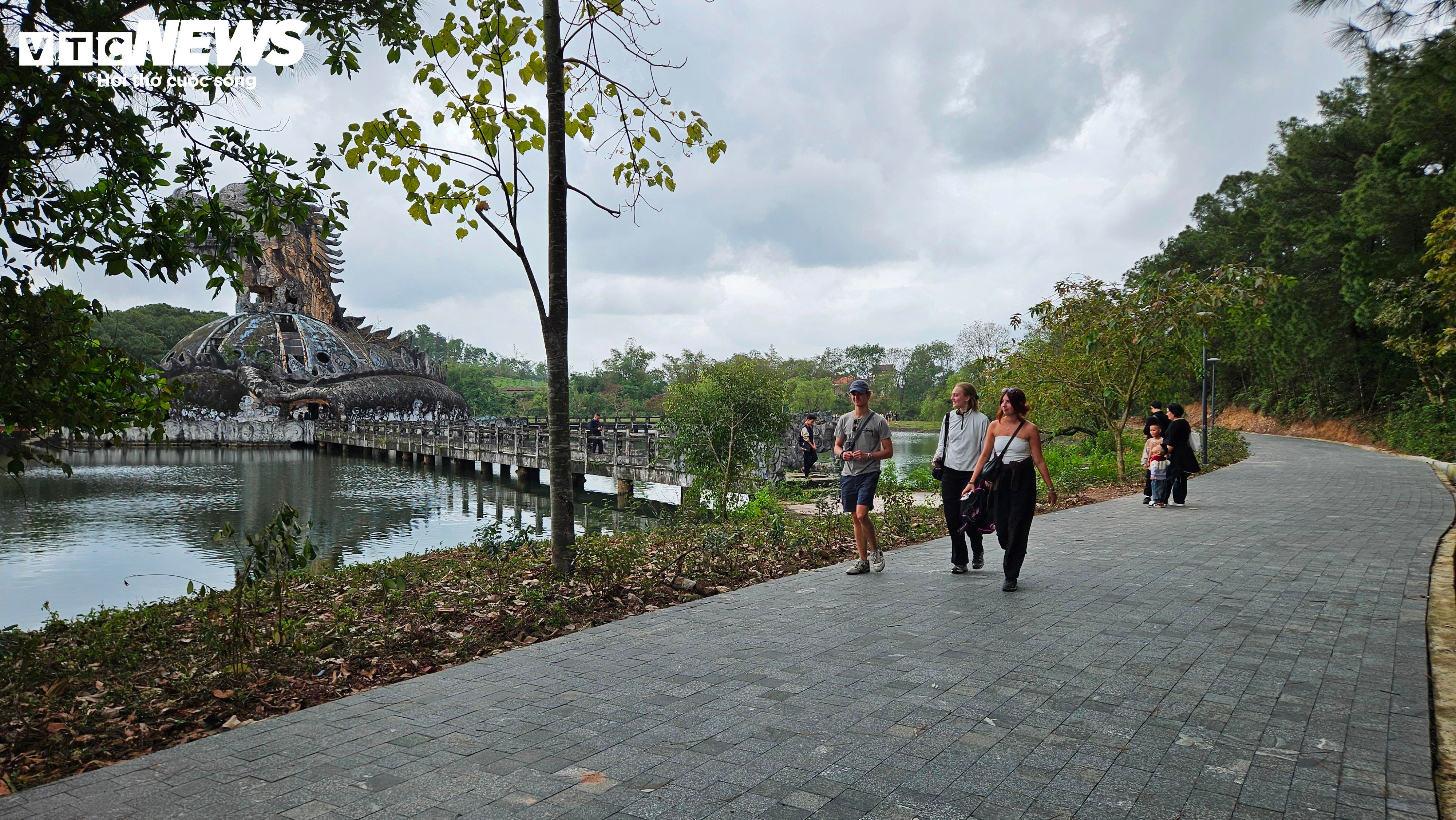 Công viên ma mị ở Huế từng lên báo Mỹ ra sao sau khi chi 20 tỷ đồng chỉnh trang? - 8