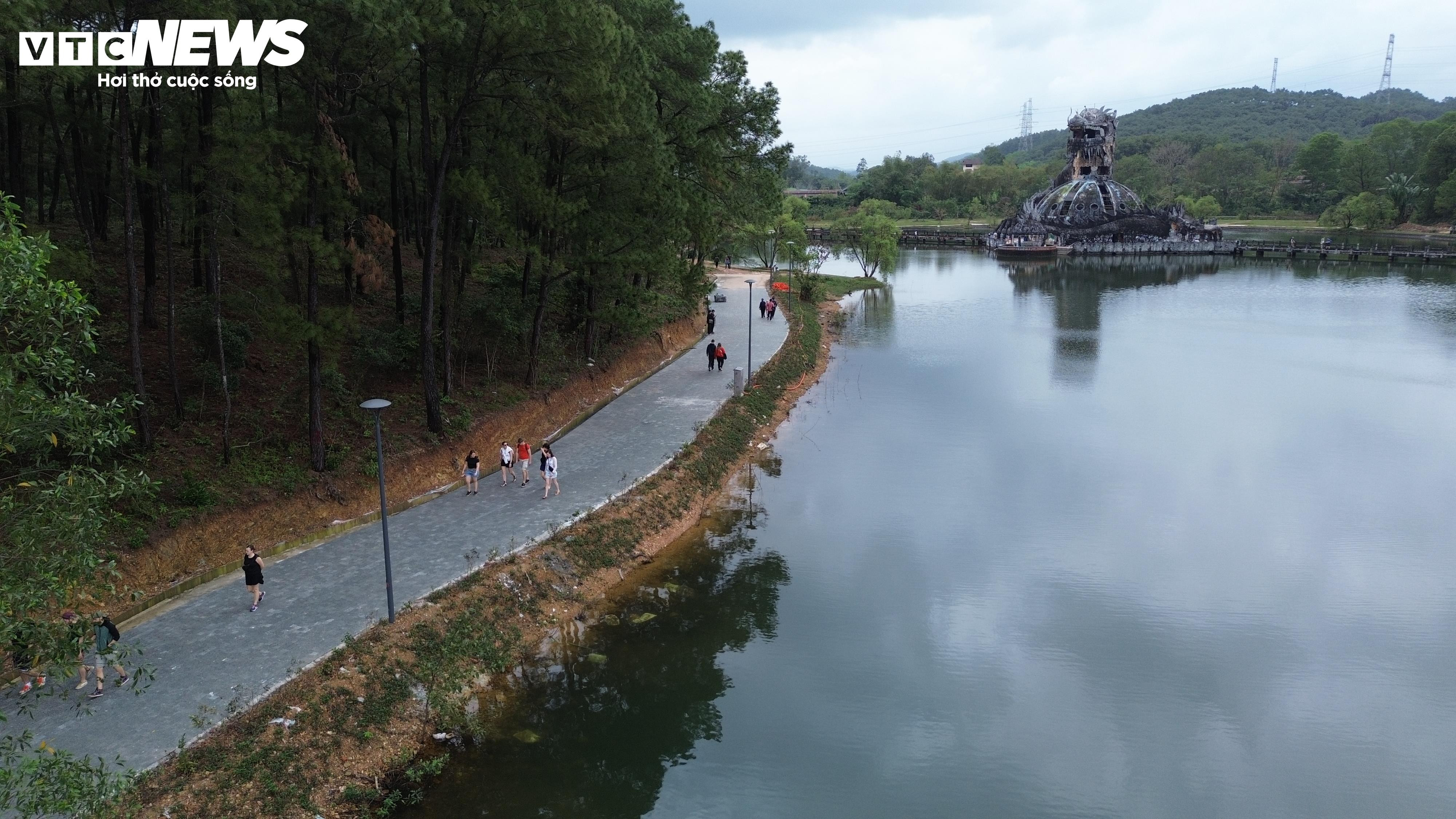 Công viên ma mị ở Huế từng lên báo Mỹ ra sao sau khi chi 20 tỷ đồng chỉnh trang? - 11