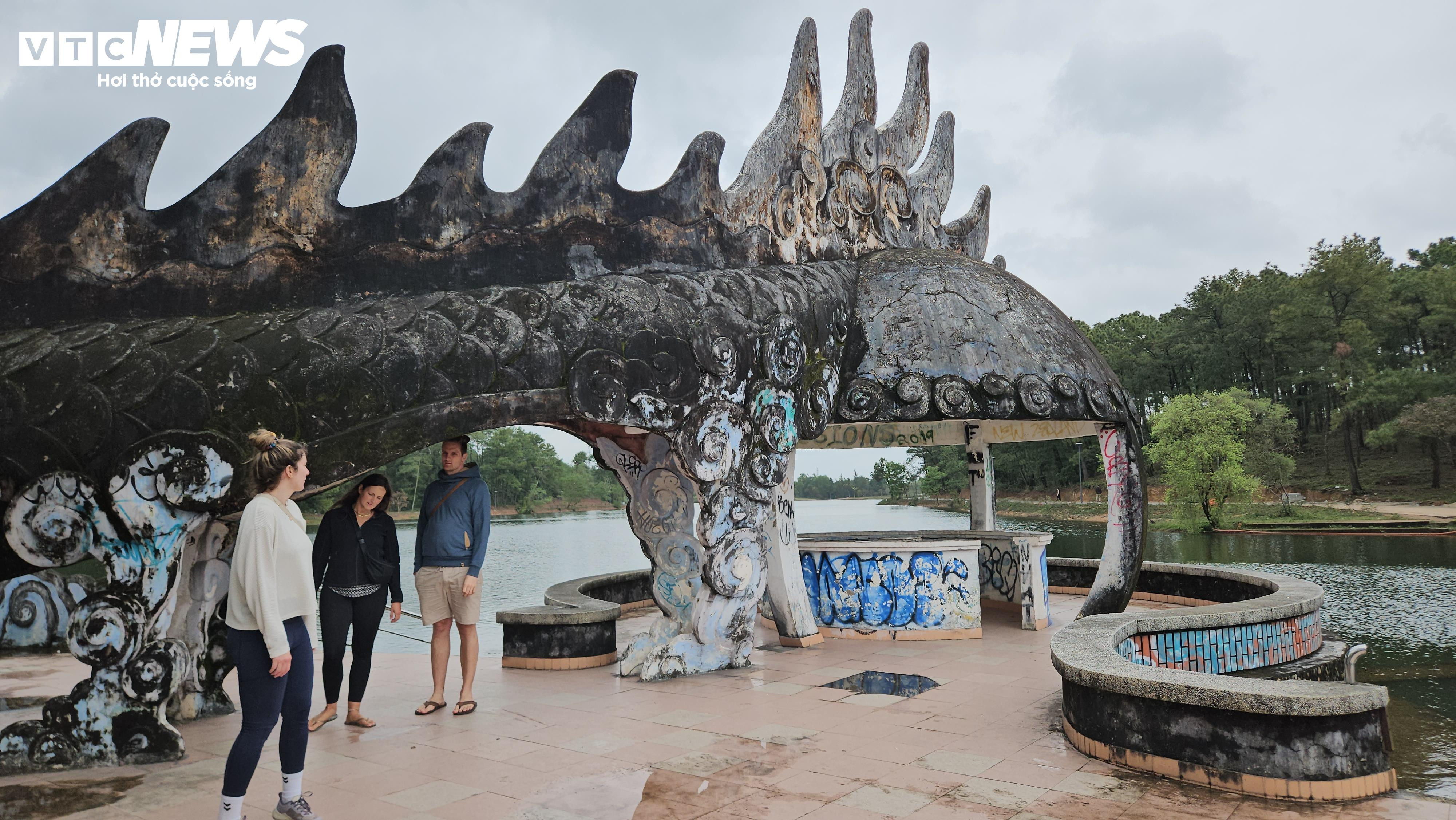 Công viên ma mị ở Huế từng lên báo Mỹ ra sao sau khi chi 20 tỷ đồng chỉnh trang? - 2