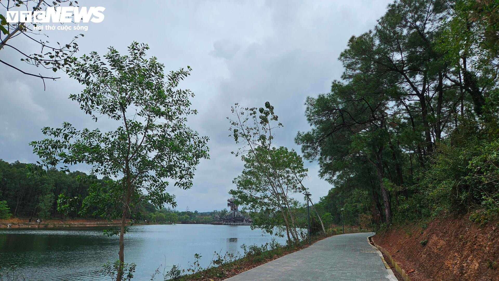 Công viên ma mị ở Huế từng lên báo Mỹ ra sao sau khi chi 20 tỷ đồng chỉnh trang? - 6