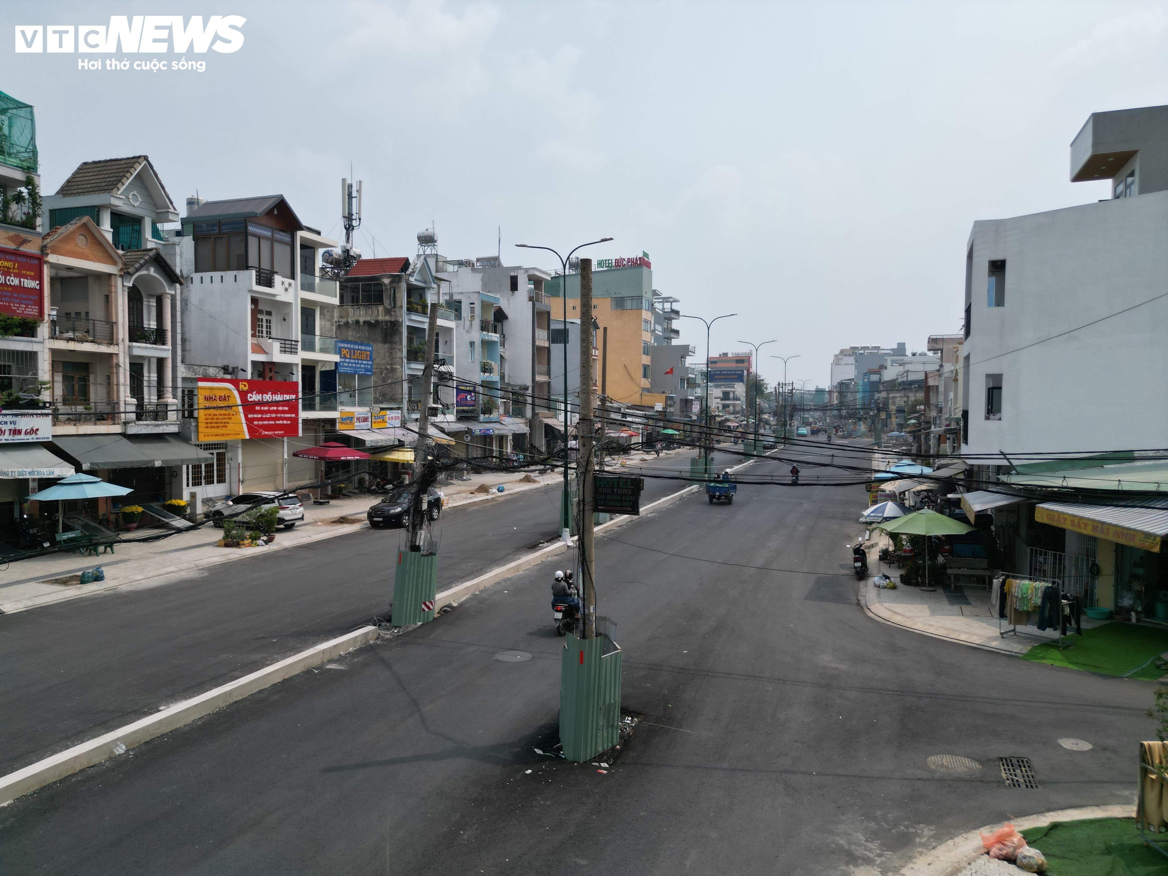 Cột điện, lô cốt gây mất an toàn giao thông tại dự án trọng điểm ở TP.HCM - 15