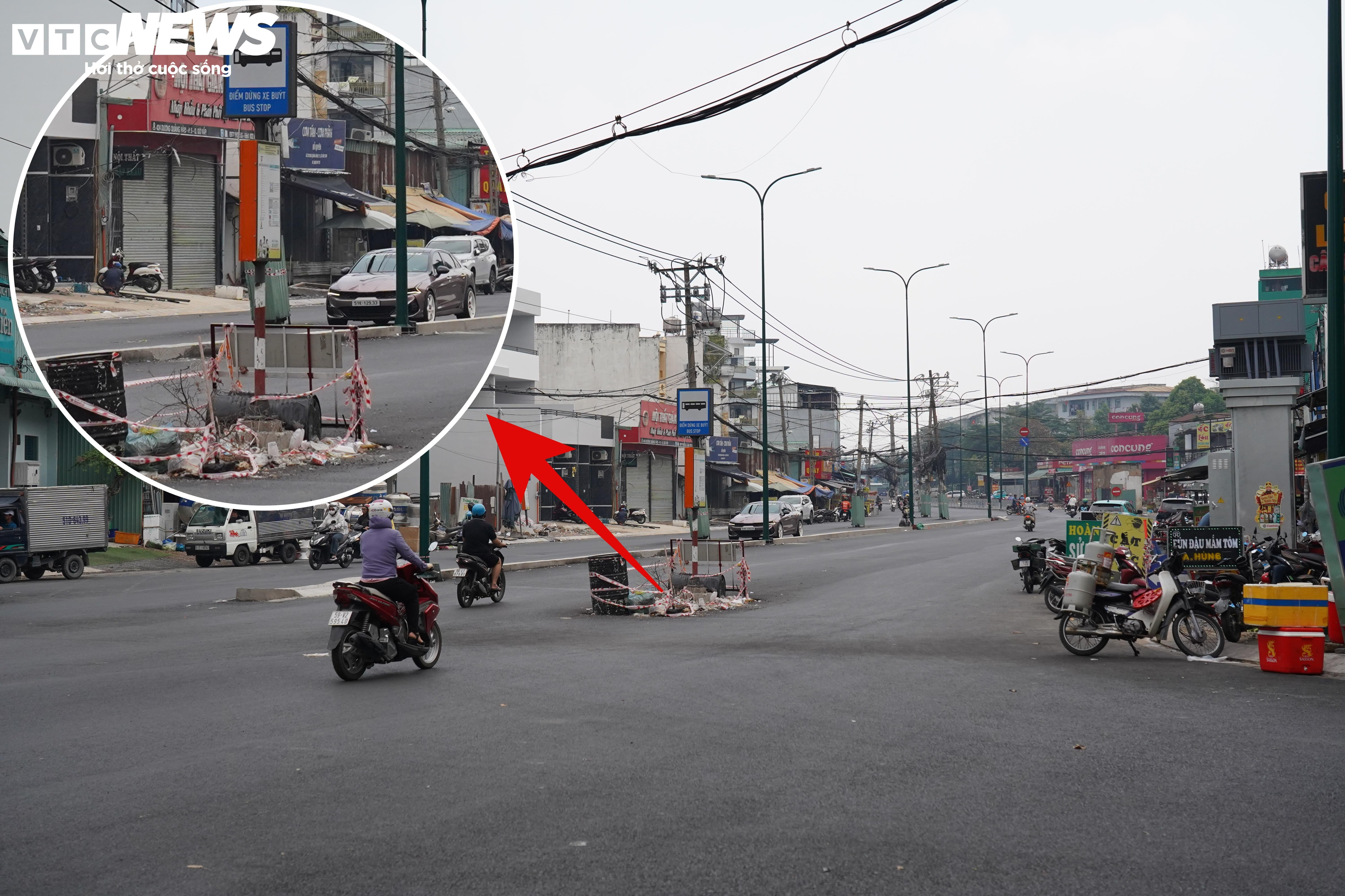 Cột điện, lô cốt gây mất an toàn giao thông tại dự án trọng điểm ở TP.HCM - 13