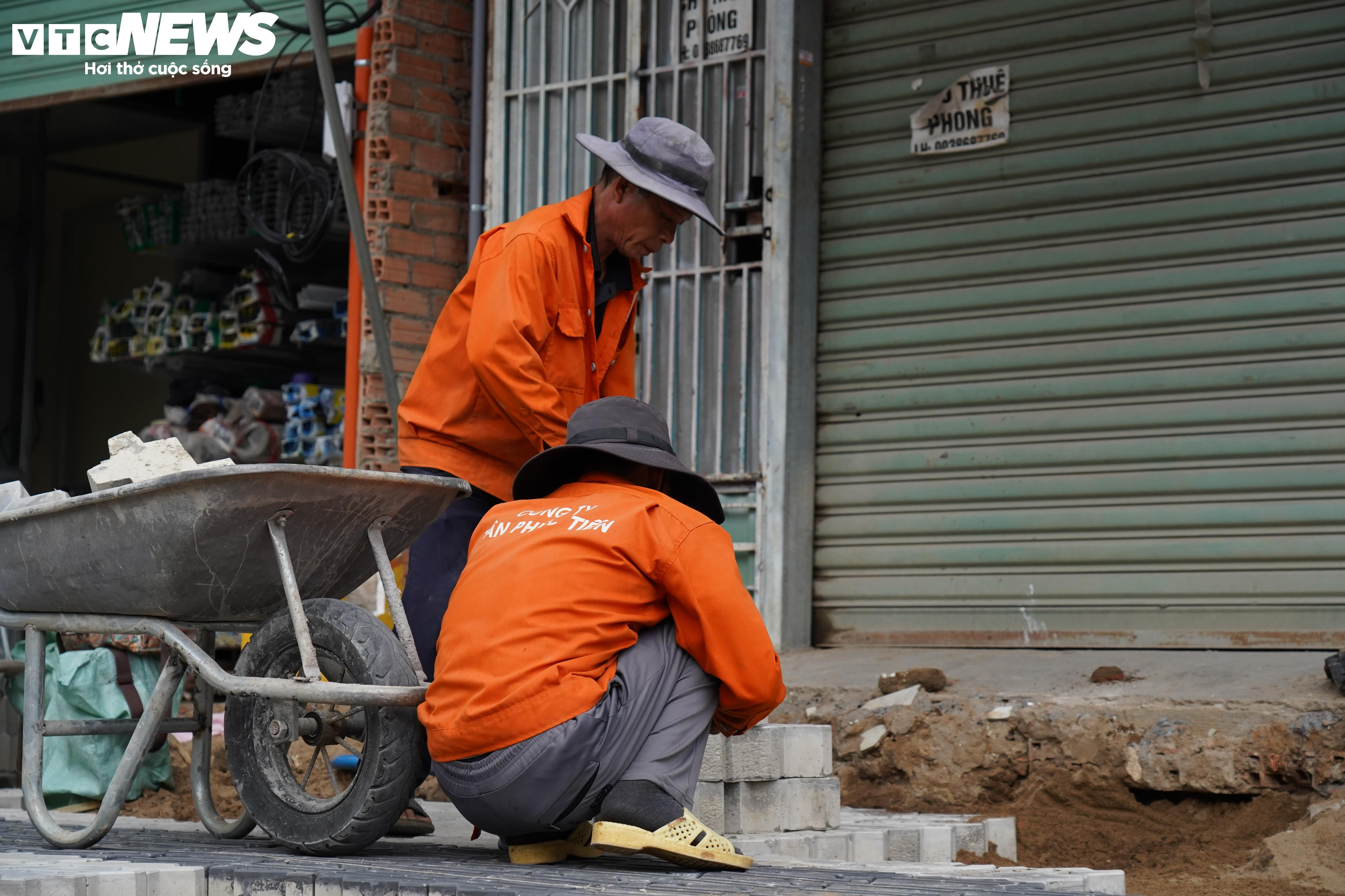 Cột điện, lô cốt gây mất an toàn giao thông tại dự án trọng điểm ở TP.HCM - 12