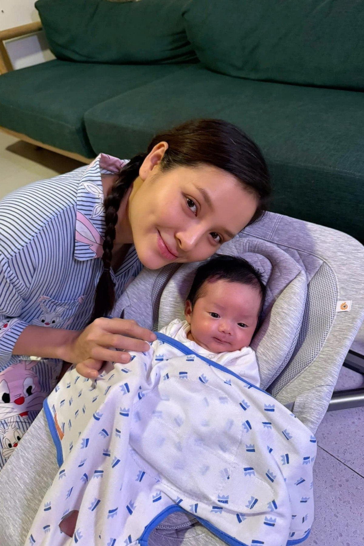 Sao Việt 24/2: Hoài Lâm khoe bạn gái mới, Hồ Quỳnh Hương đọ sắc cùng chị gái - 13