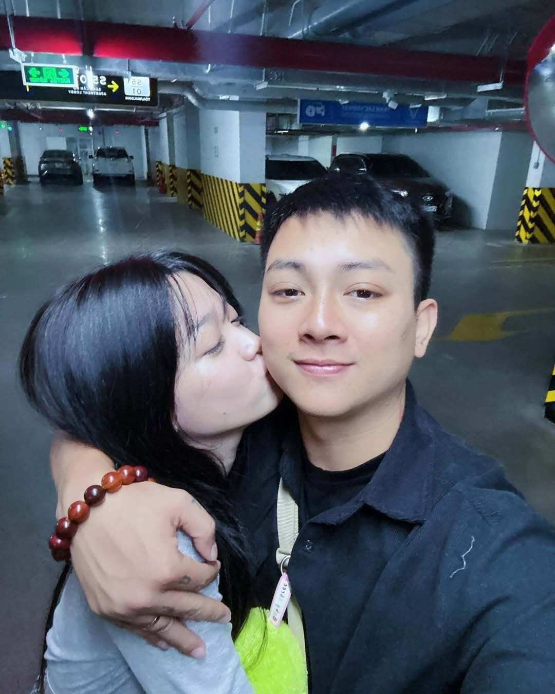 Sao Việt 24/2: Hoài Lâm khoe bạn gái mới, Hồ Quỳnh Hương đọ sắc cùng chị gái - 1