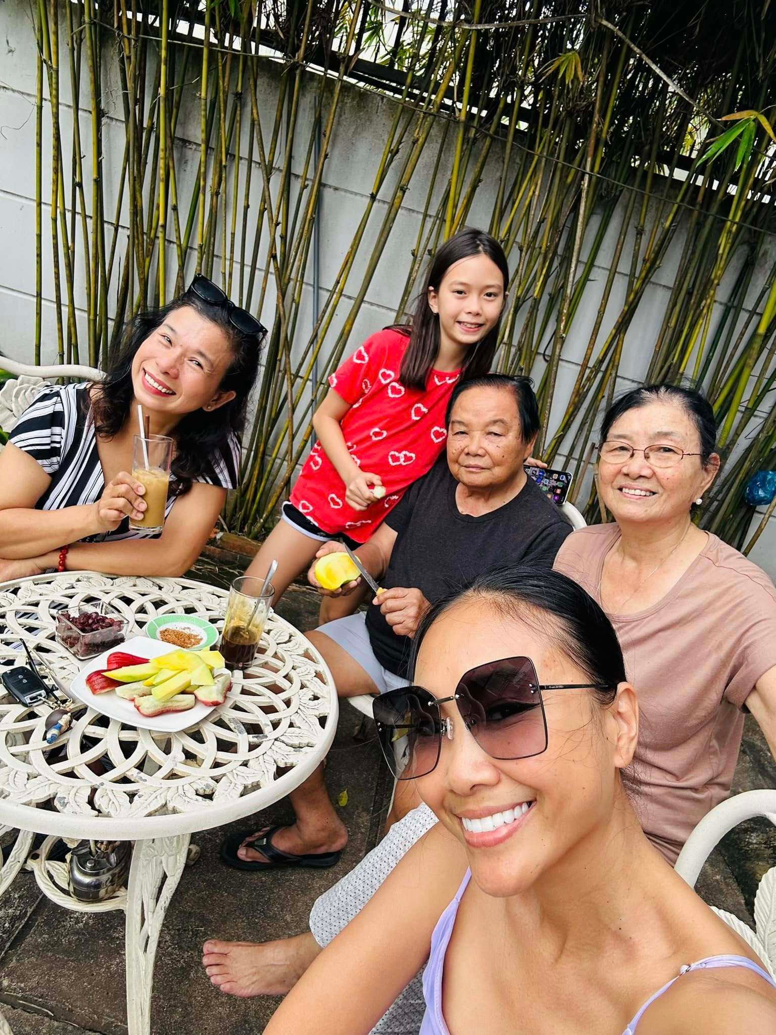 Sao Việt 24/2: Hoài Lâm khoe bạn gái mới, Hồ Quỳnh Hương đọ sắc cùng chị gái - 4