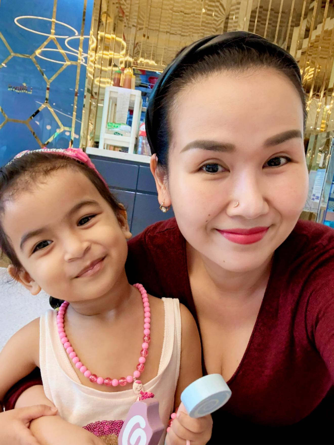 Sao Việt 24/2: Hoài Lâm khoe bạn gái mới, Hồ Quỳnh Hương đọ sắc cùng chị gái - 12