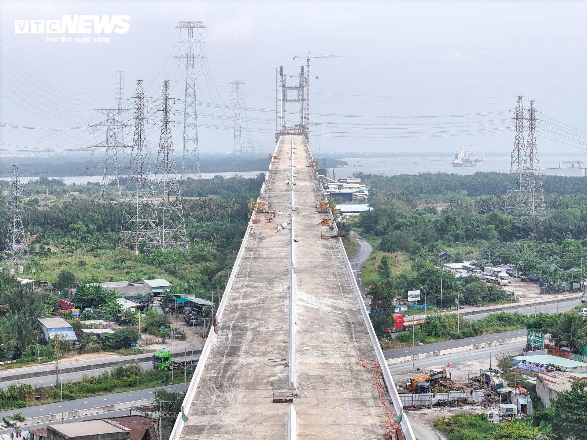 Cận cảnh gần 19 km cao tốc Bến Lức - Long Thành sắp thông xe - 11