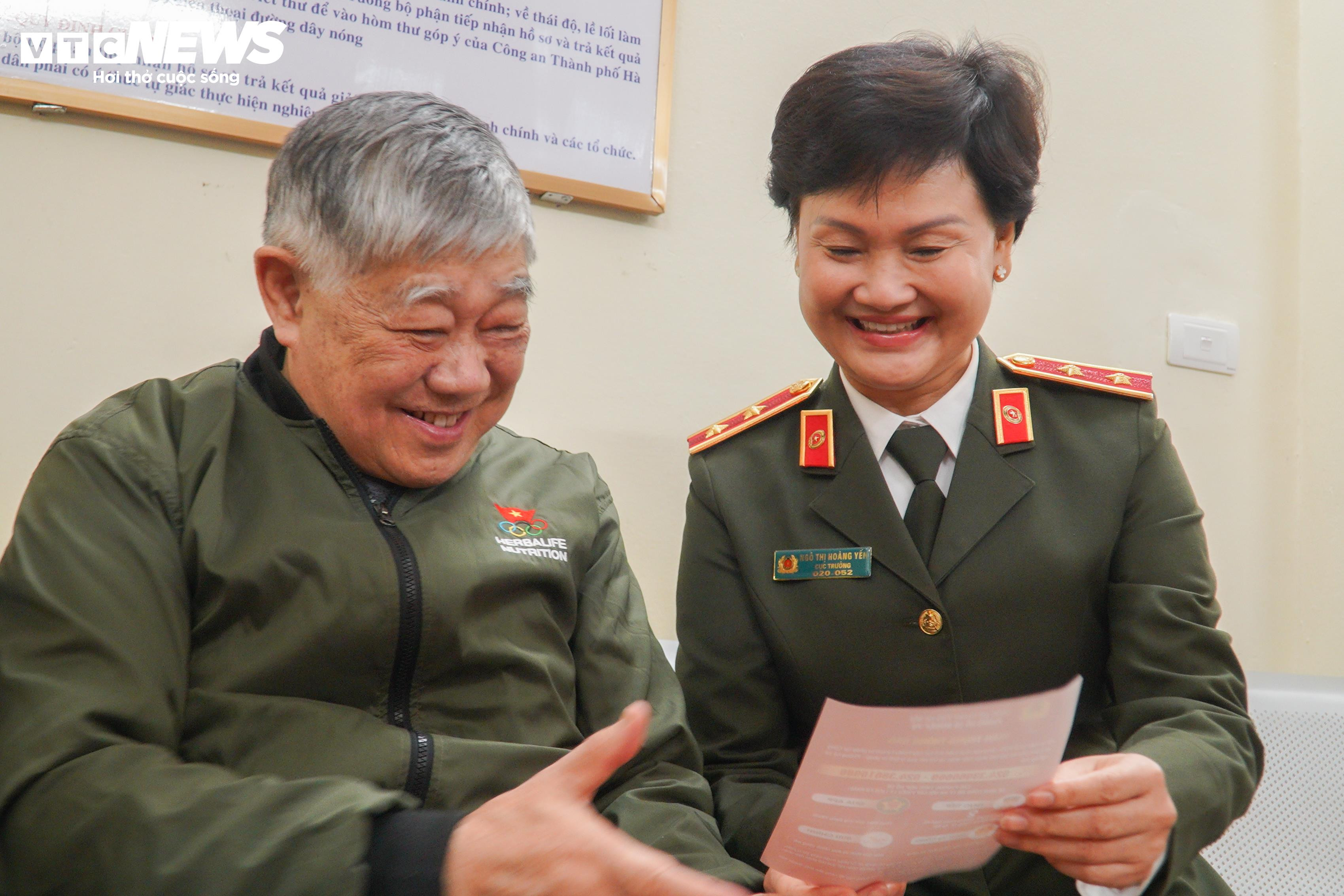 Ngày đầu Công an Hà Nội tiếp nhận xử lý hồ sơ lý lịch tư pháp - 10