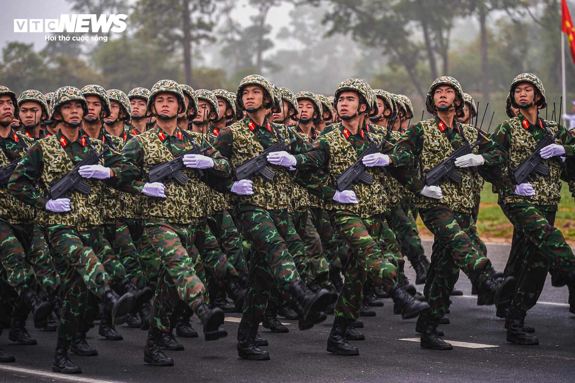 Dàn súng 'Made in Vietnam' được trang bị cho các khối diễu binh lễ kỷ niệm 30/4 - 5