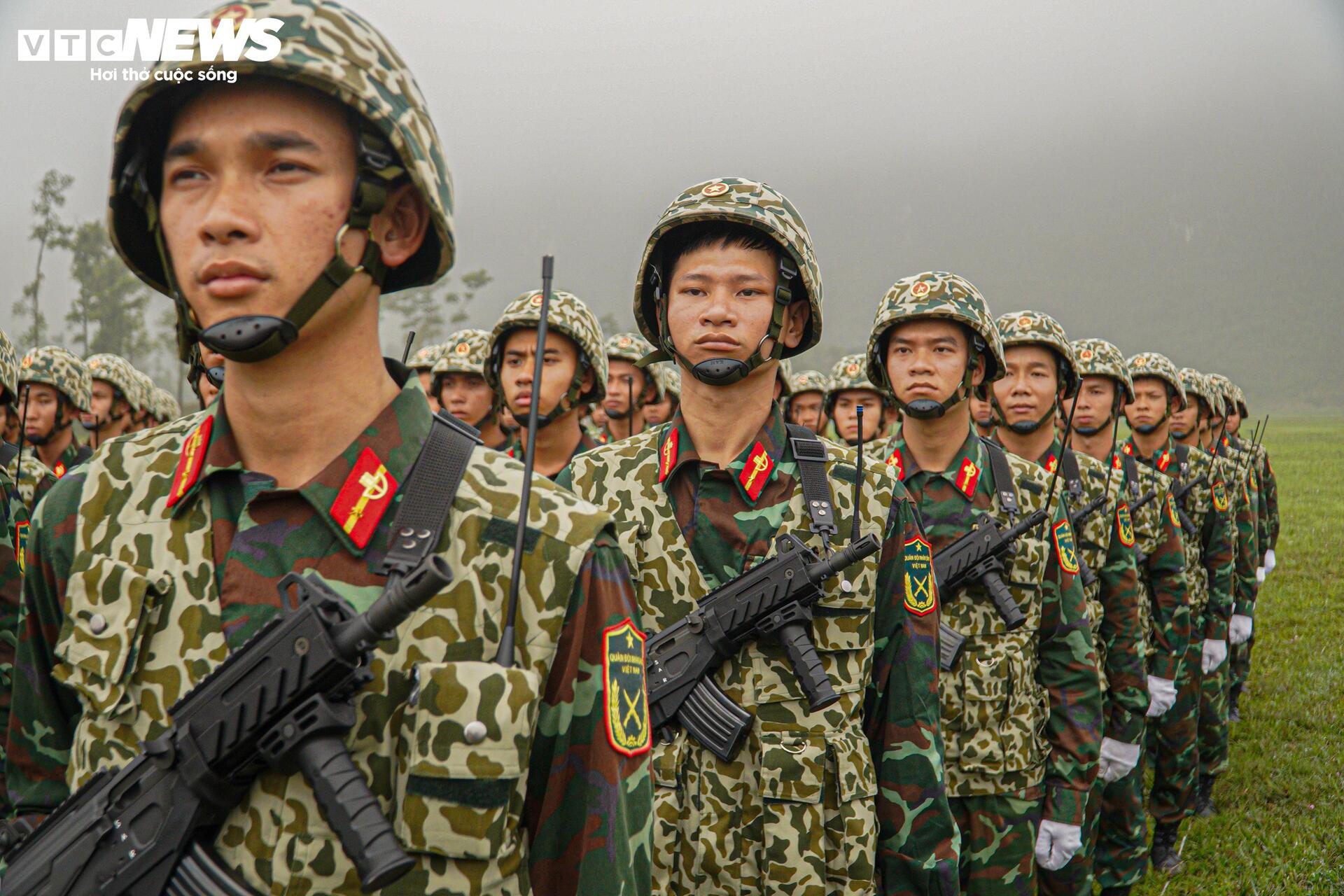 Dàn súng 'Made in Vietnam' được trang bị cho các khối diễu binh lễ kỷ niệm 30/4 - 7