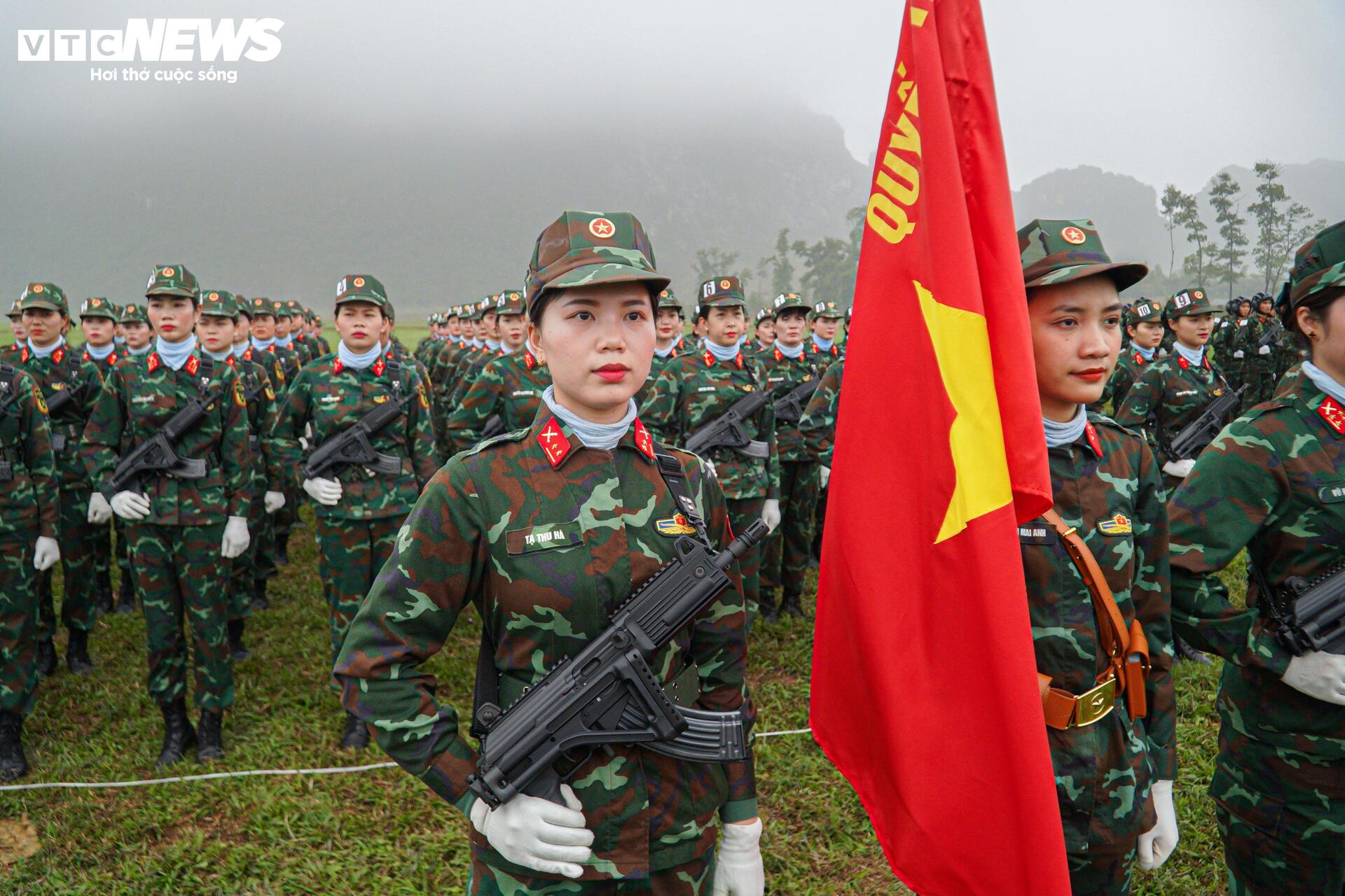 Dàn súng 'Made in Vietnam' được trang bị cho các khối diễu binh lễ kỷ niệm 30/4 - 10