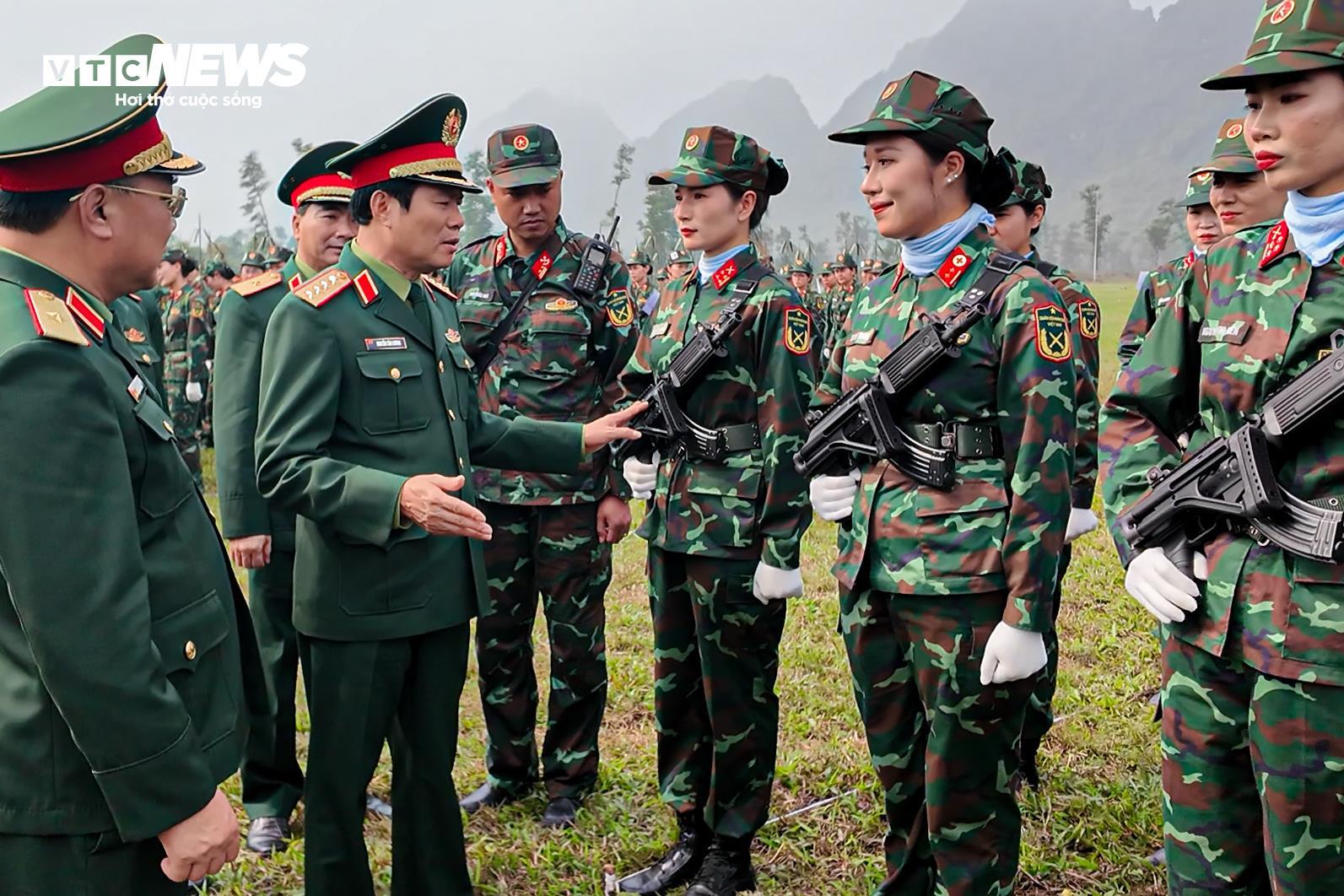 Dàn súng 'Made in Vietnam' được trang bị cho các khối diễu binh lễ kỷ niệm 30/4 - 12
