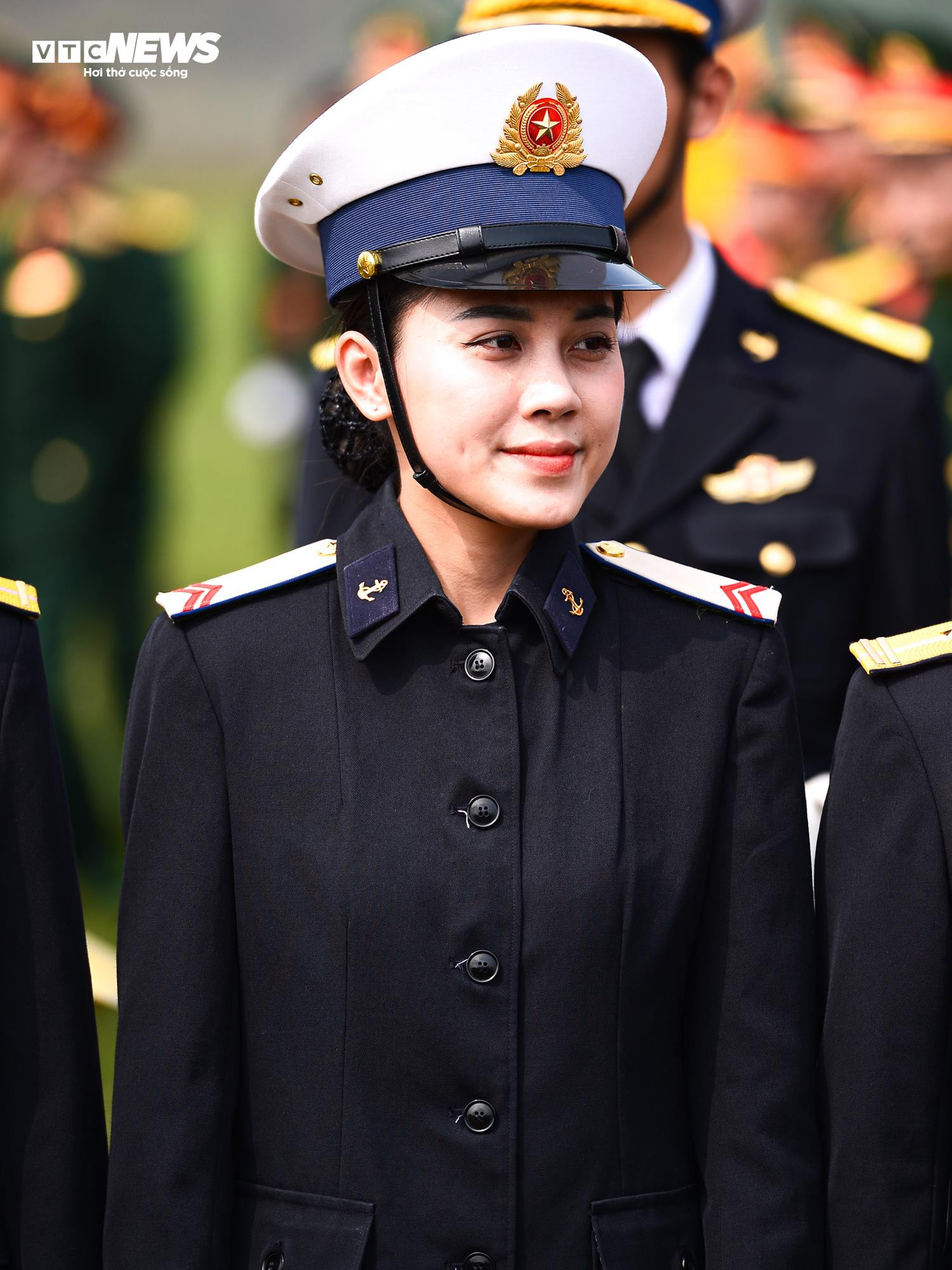 Ngắm những 'bóng hồng' trên thao trường tập luyện diễu binh cho đại lễ 30/4 - 16