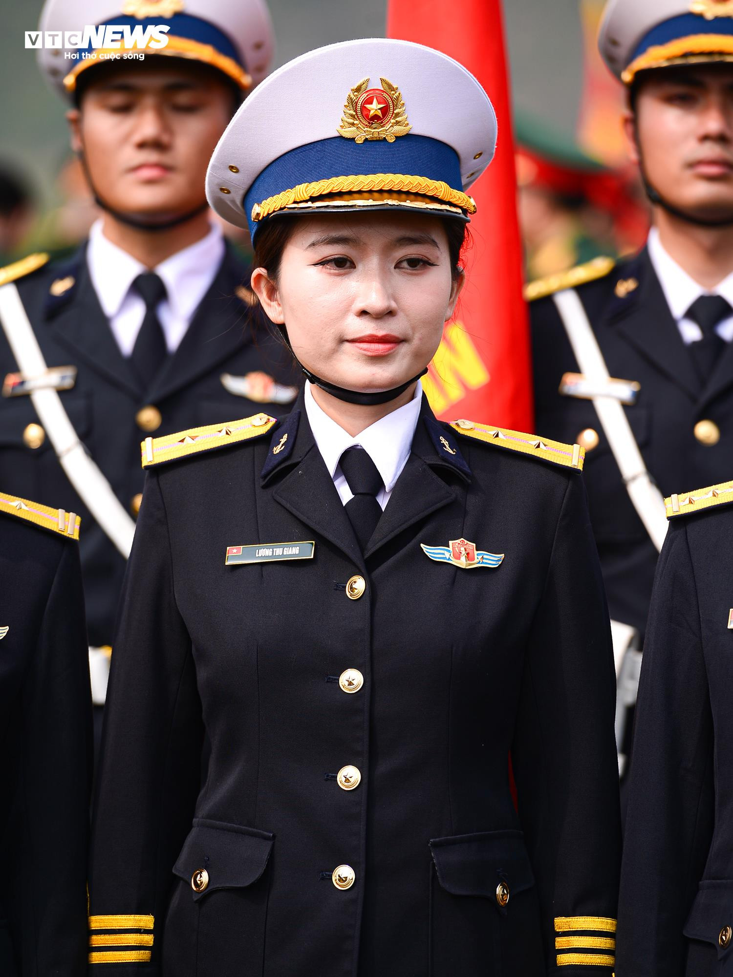 Ngắm những 'bóng hồng' trên thao trường tập luyện diễu binh cho đại lễ 30/4 - 17