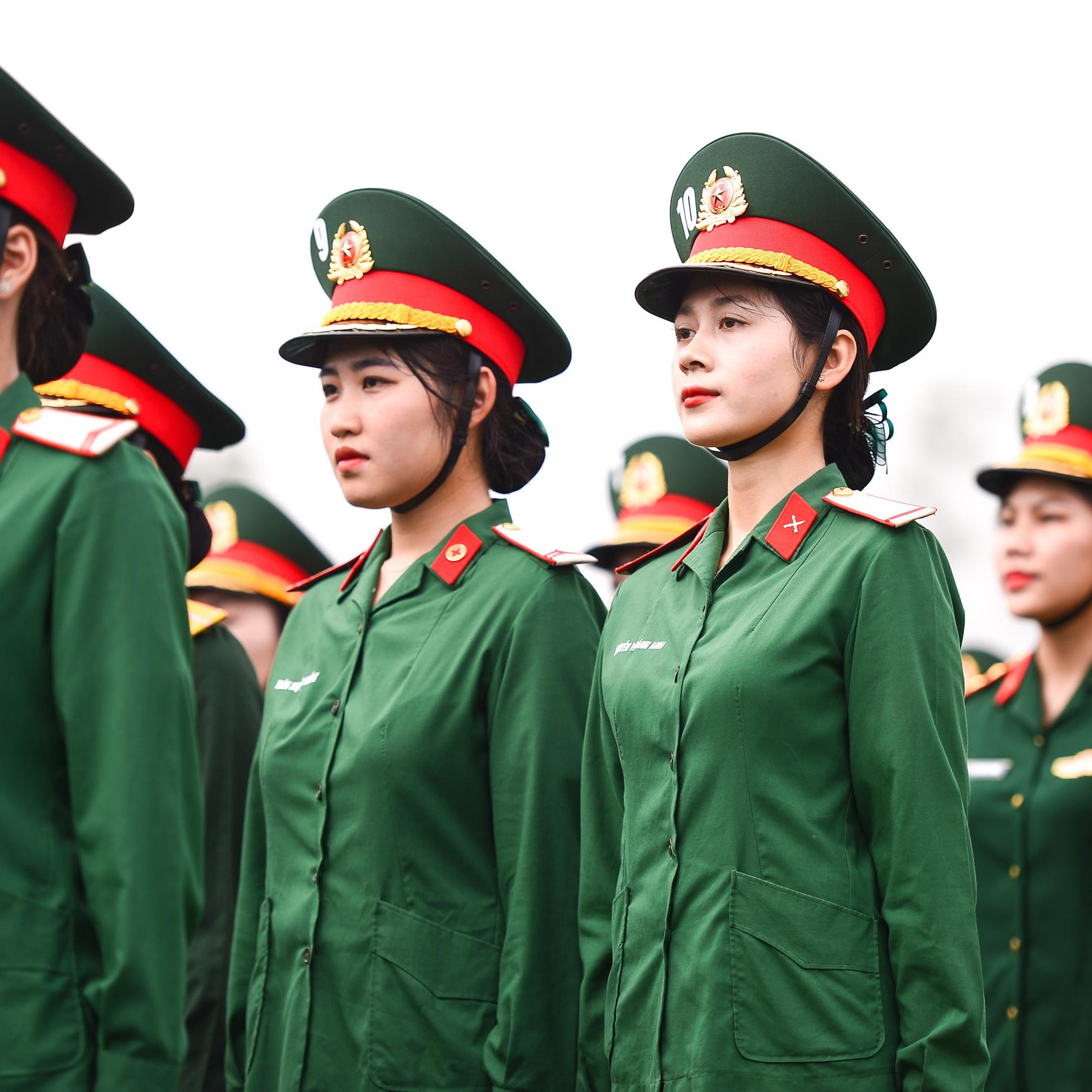 Ngắm những 'bóng hồng' trên thao trường tập luyện diễu binh cho đại lễ 30/4 - 4