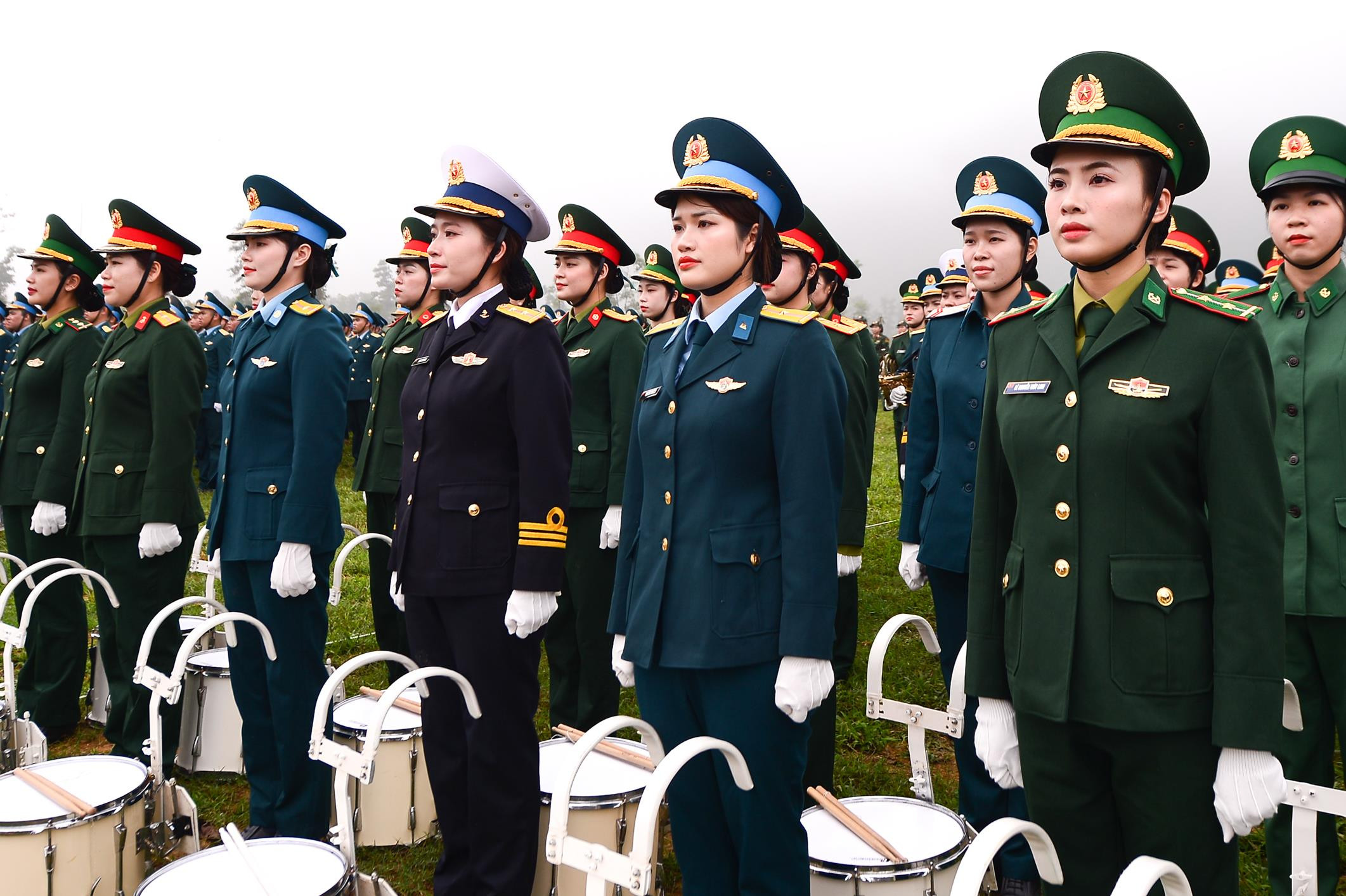 Ngắm những 'bóng hồng' trên thao trường tập luyện diễu binh cho đại lễ 30/4 - 10