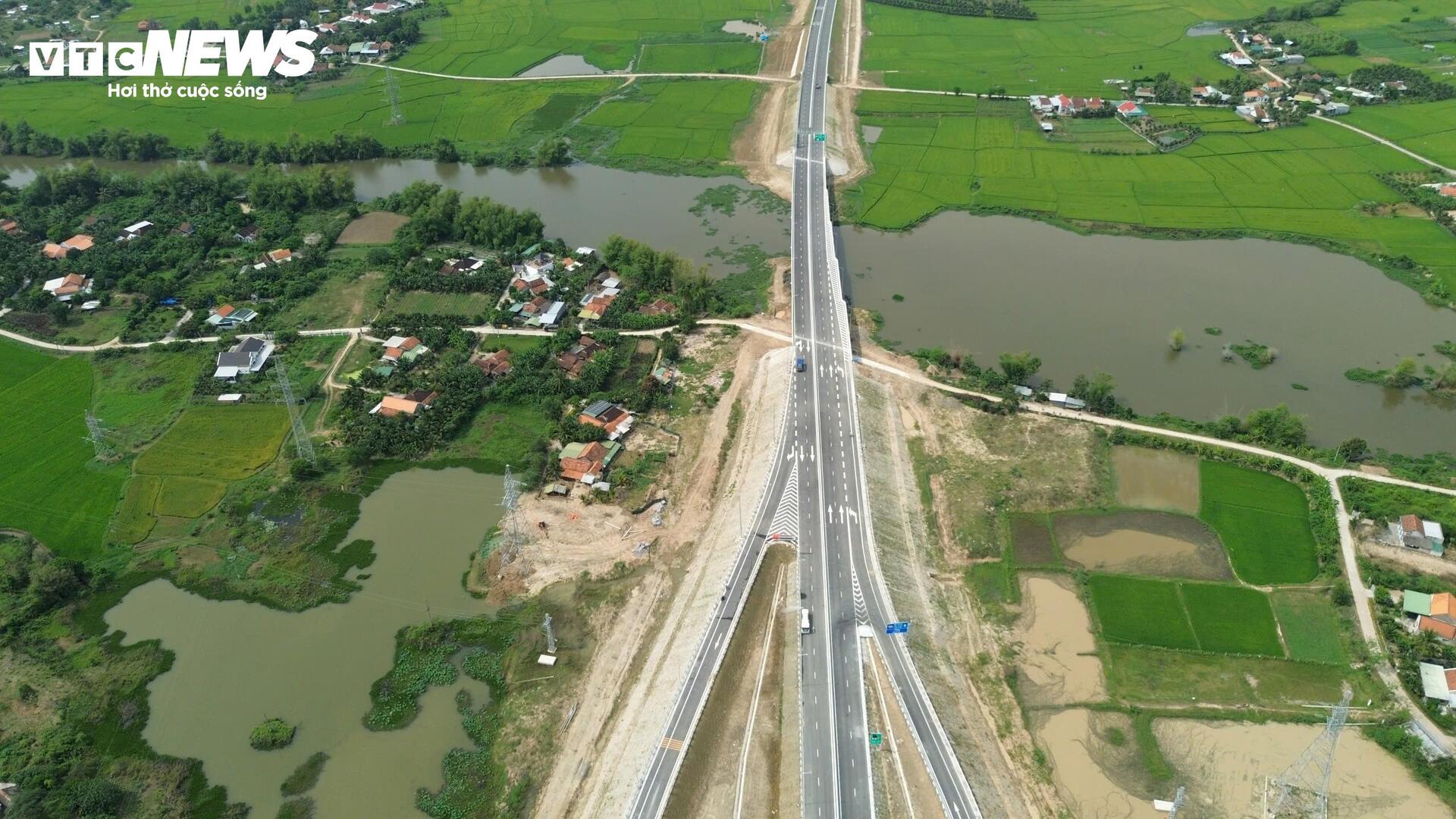 Cận cảnh 70km cao tốc Nha Trang - Vân Phong sắp thông xe - 10