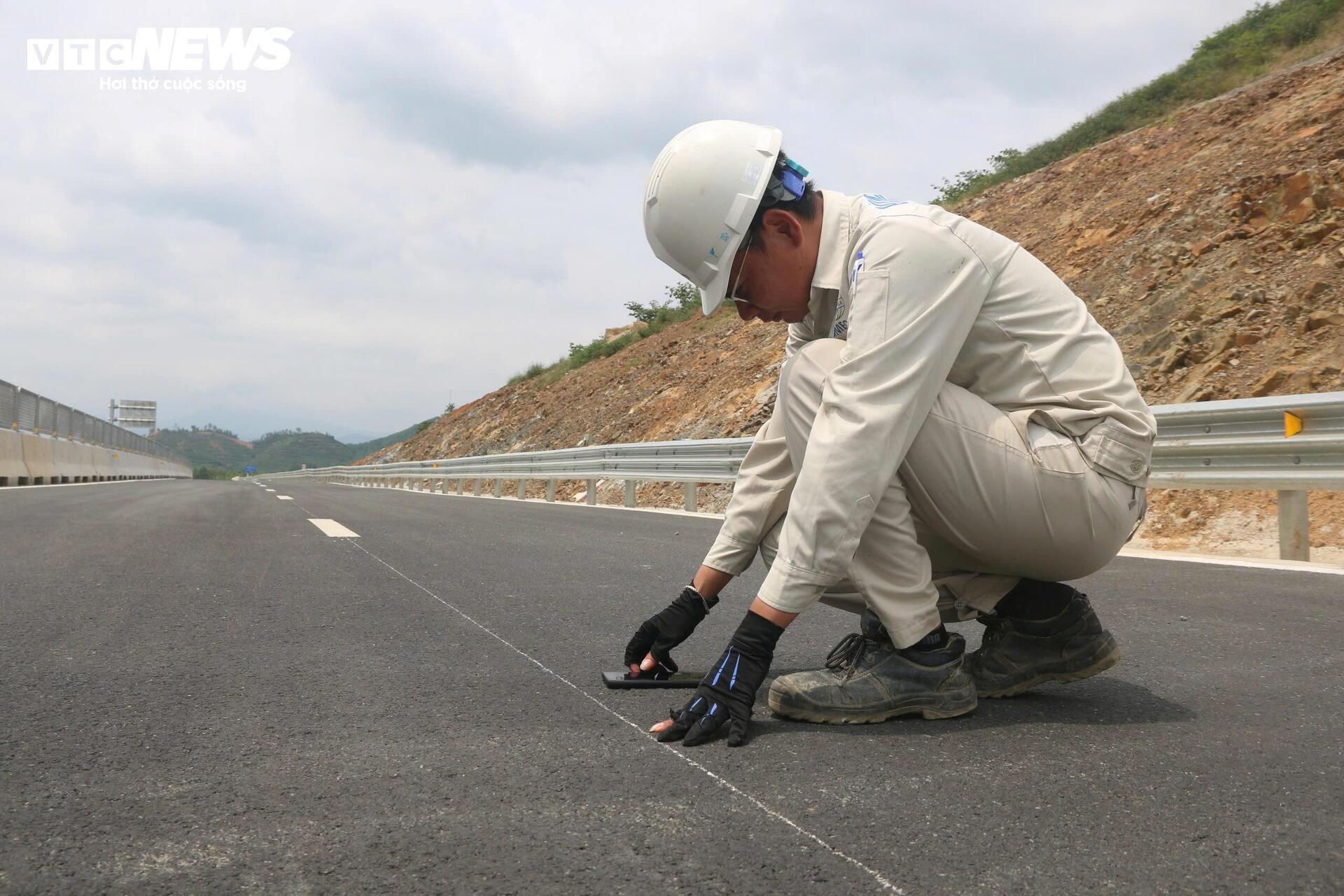 Cận cảnh 70km cao tốc Nha Trang - Vân Phong sắp thông xe - 8