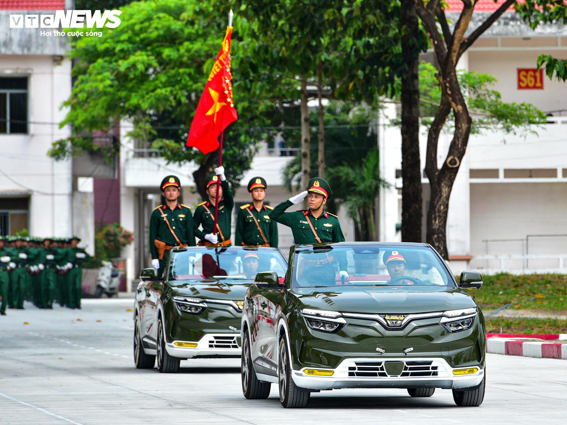 Chiến sĩ đội nắng tập luyện diễu binh Kỷ niệm 50 năm Giải phóng Miền Nam - 2