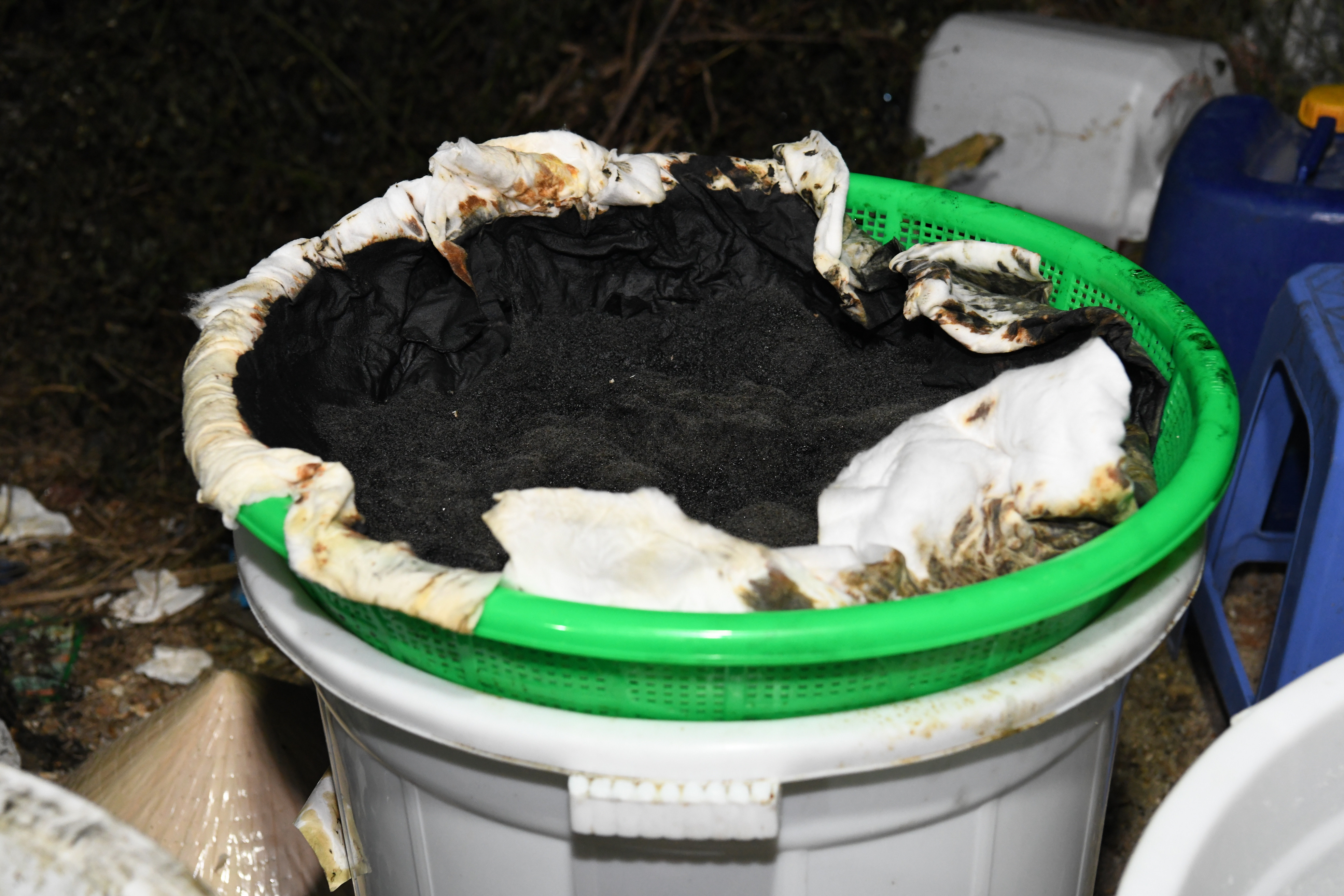 Cận cảnh triệt phá xưởng sản xuất ma túy lớn nhất Việt Nam, thu 1,4 tấn ketamin - 7