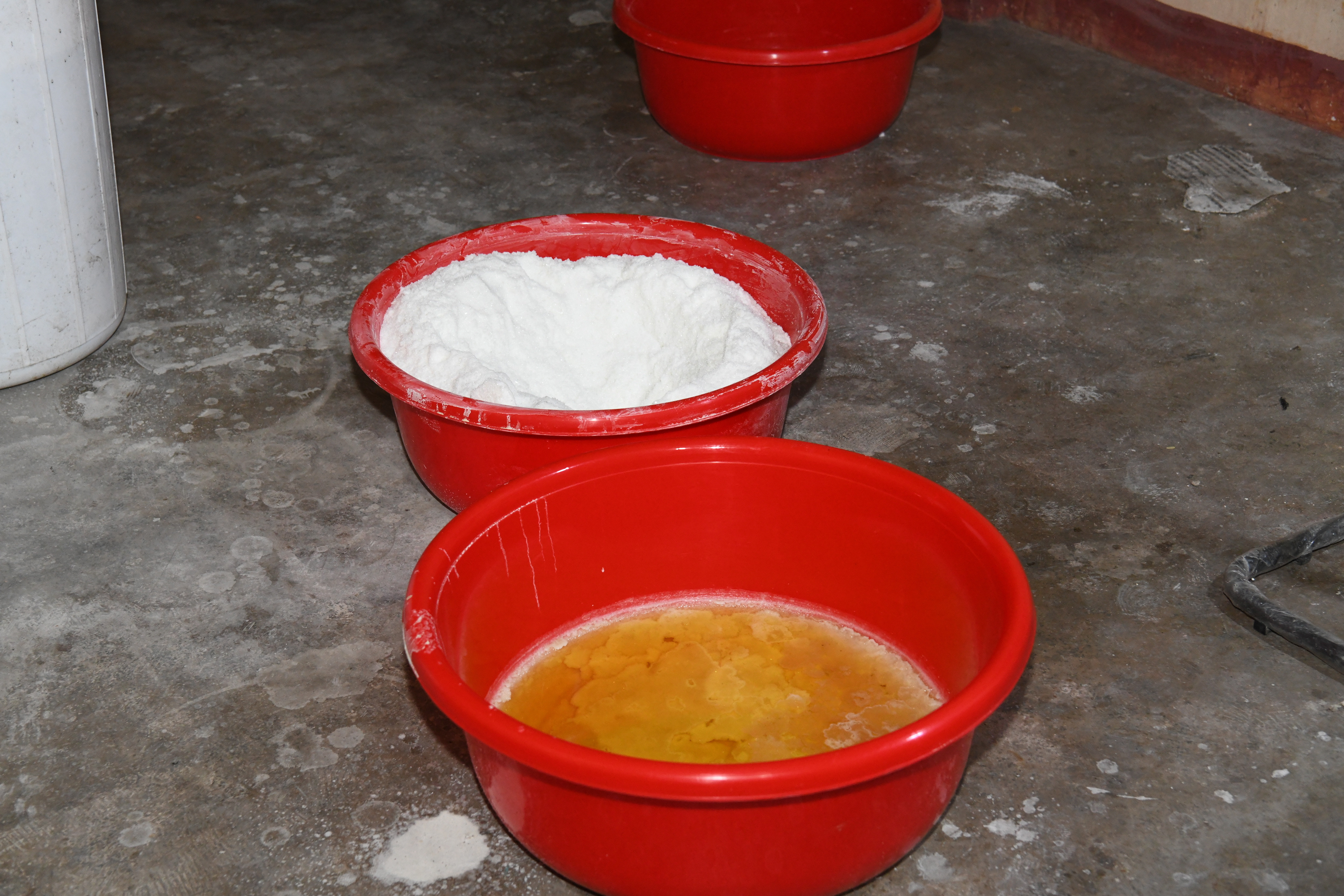 Cận cảnh triệt phá xưởng sản xuất ma túy lớn nhất Việt Nam, thu 1,4 tấn ketamin - 9