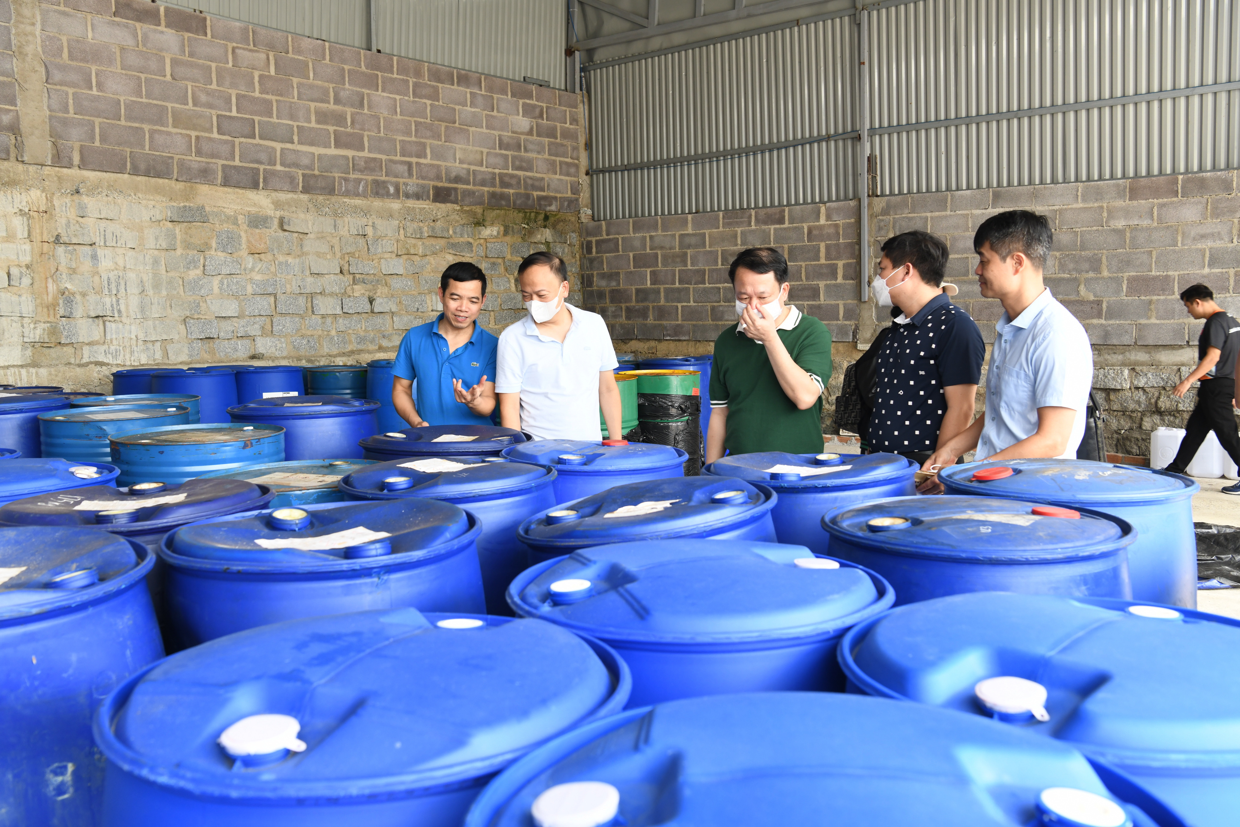 Cận cảnh triệt phá xưởng sản xuất ma túy lớn nhất Việt Nam, thu 1,4 tấn ketamin - 11