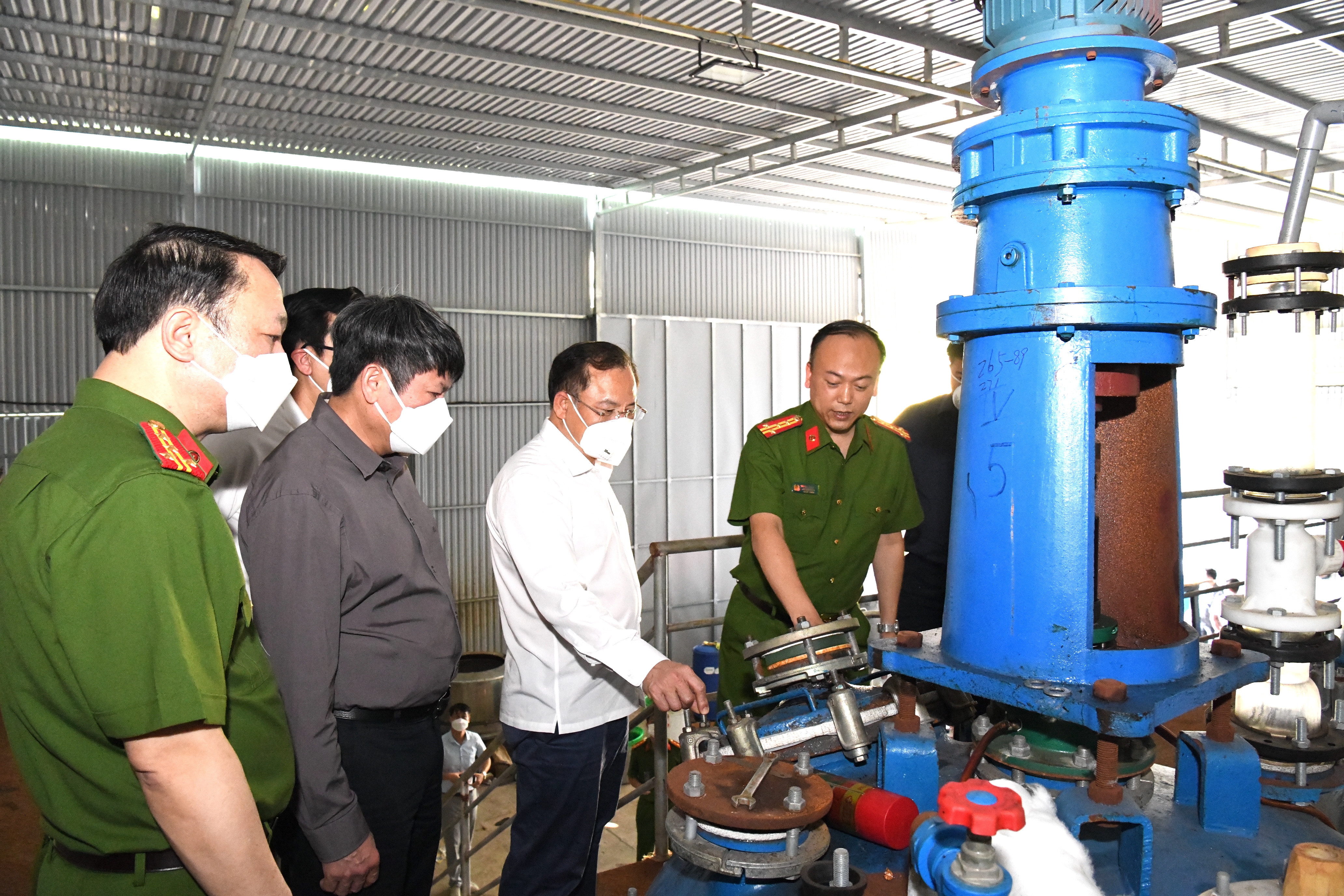 Cận cảnh triệt phá xưởng sản xuất ma túy lớn nhất Việt Nam, thu 1,4 tấn ketamin - 10