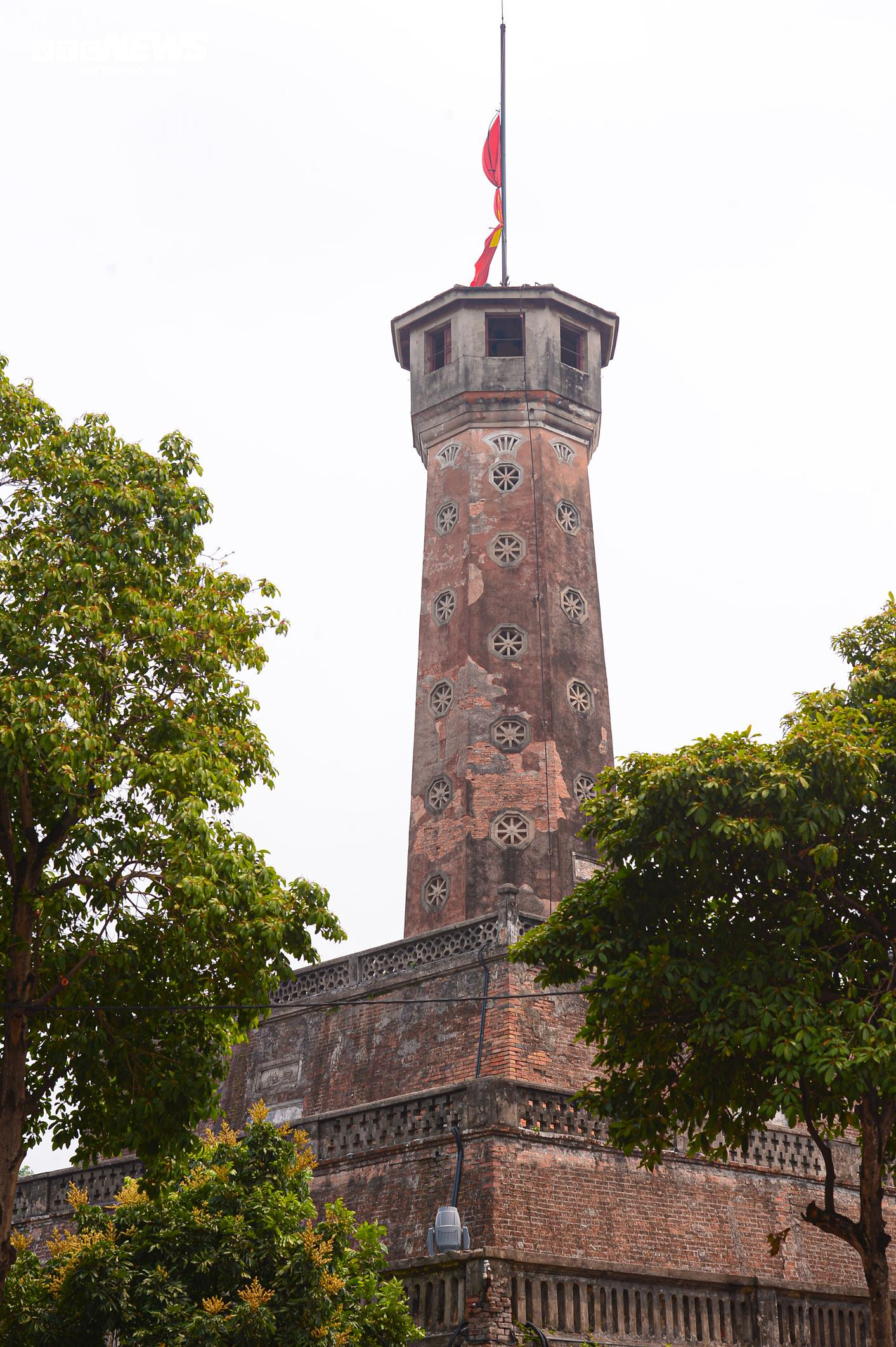 Nhiều nơi treo cờ rủ tưởng nhớ nguyên Chủ tịch Lào Khamtay Siphandone - 6